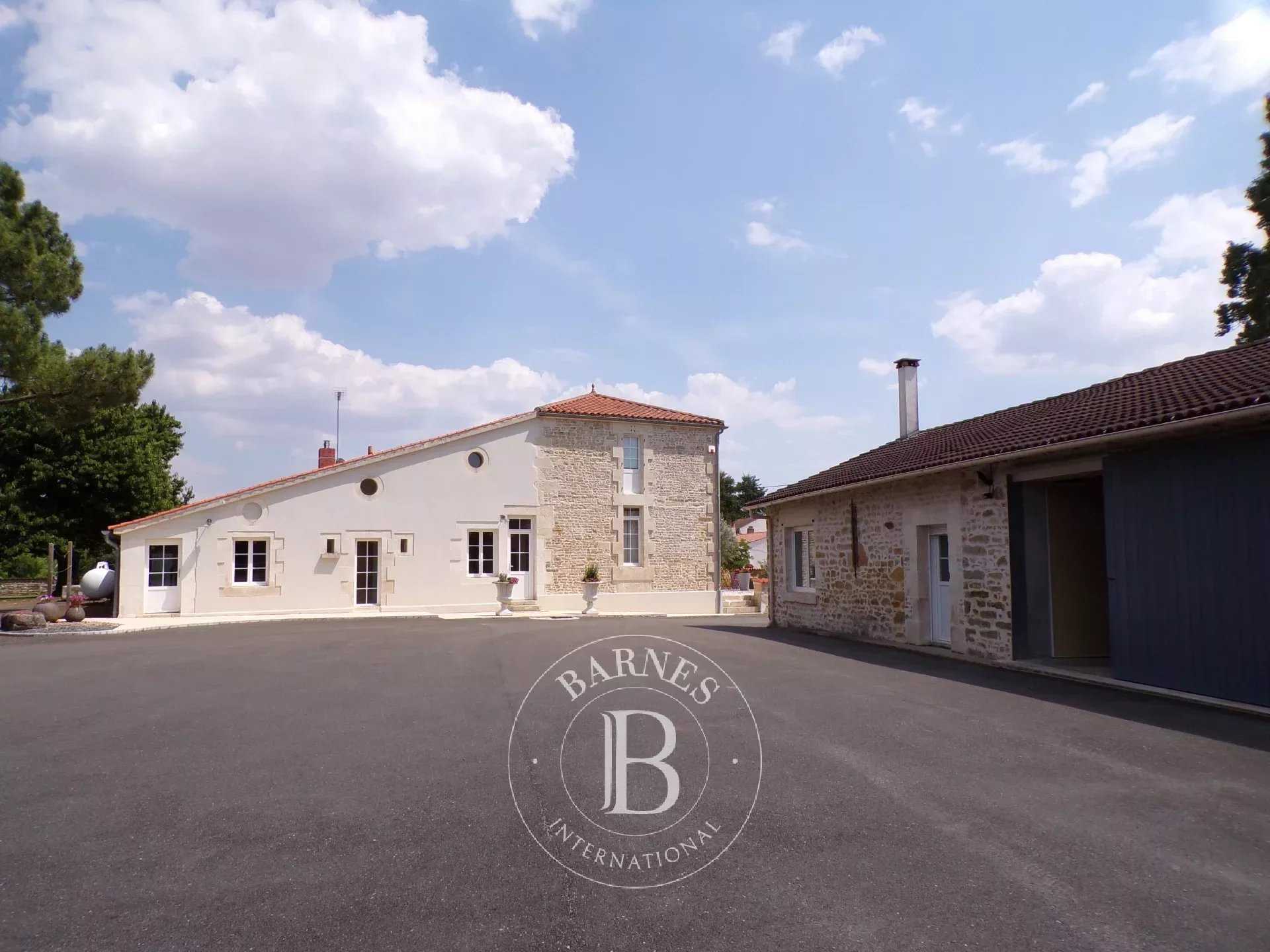 Mareuil-sur-Lay-Dissais  - House 4 Bedrooms