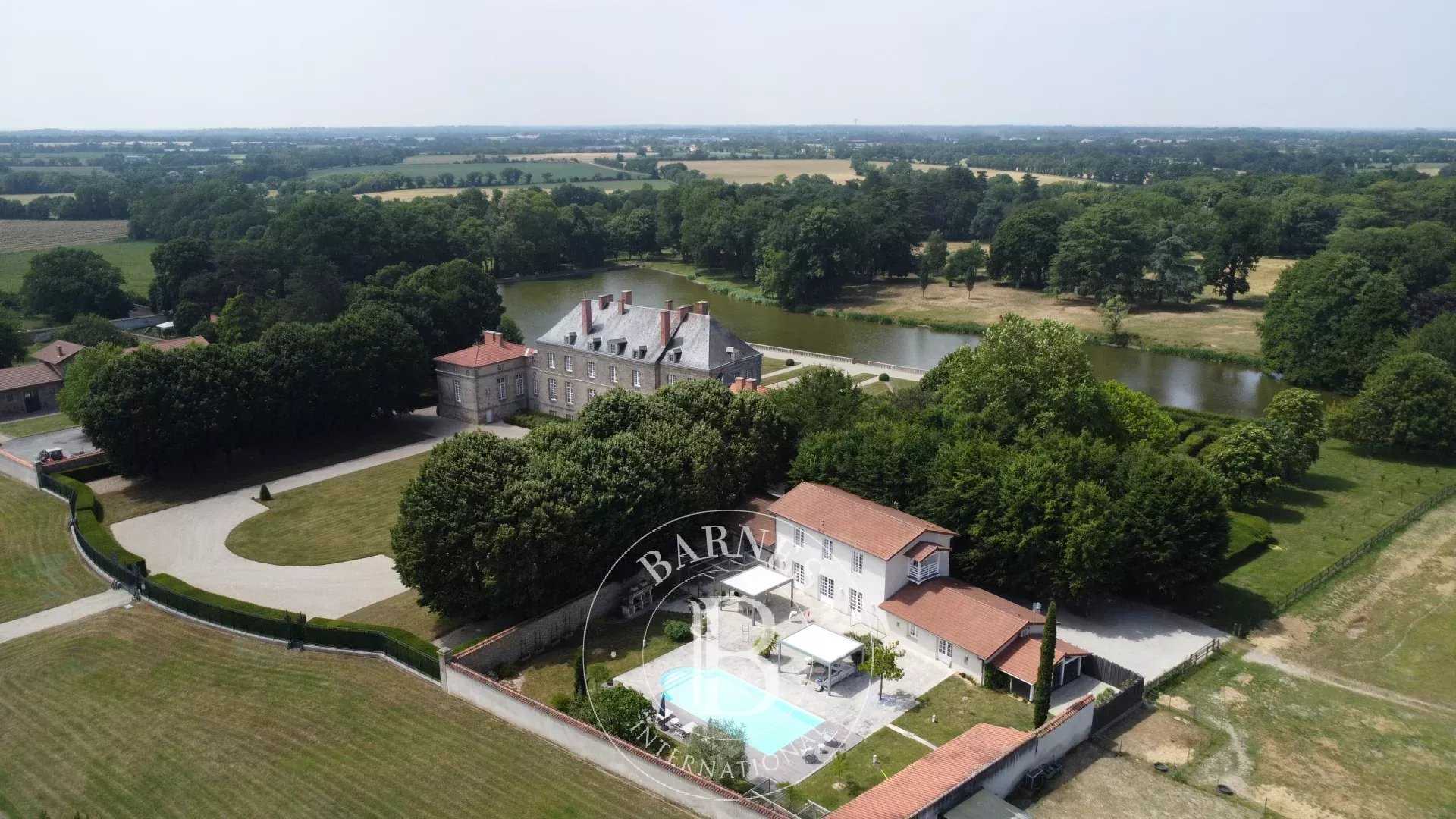 Nantes  - Château 18 Pièces 7 Chambres