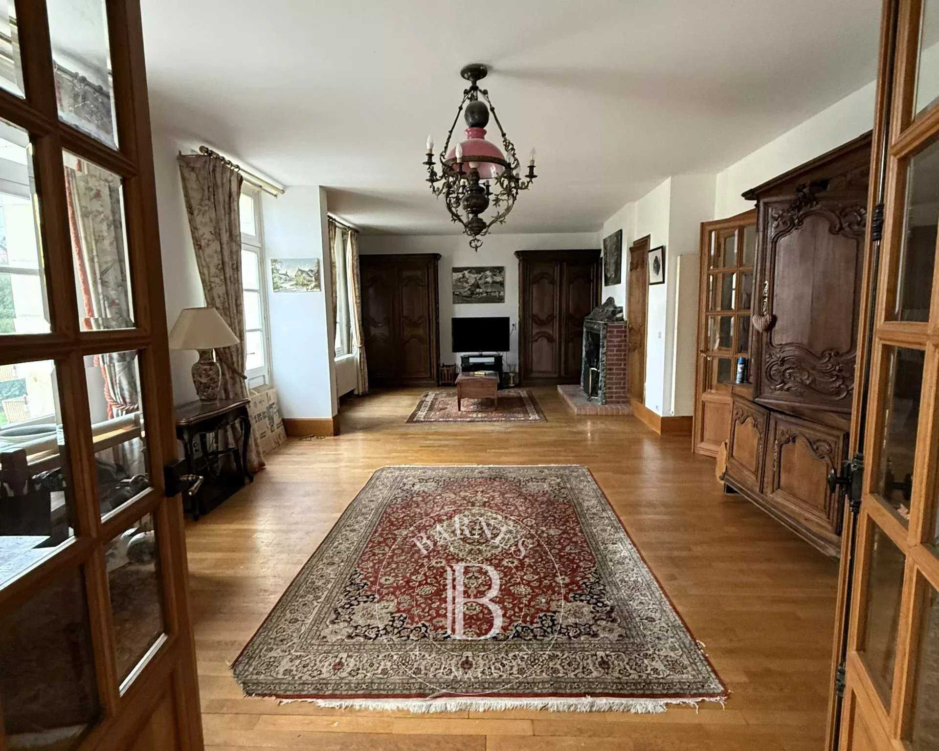 Compiègne  - Maison 9 Pi&egrave;ces 7 Chambres