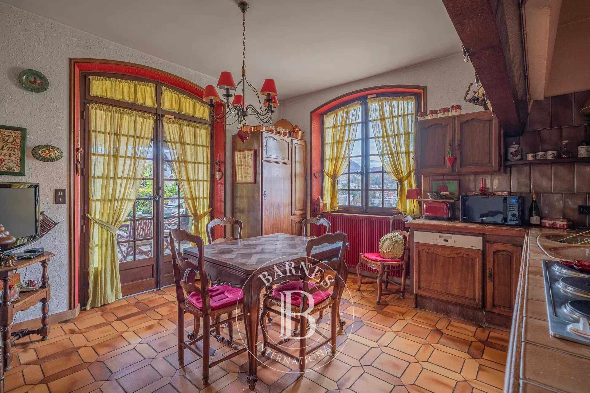 Voiron  - Maison 7 Pi&egrave;ces 4 Chambres