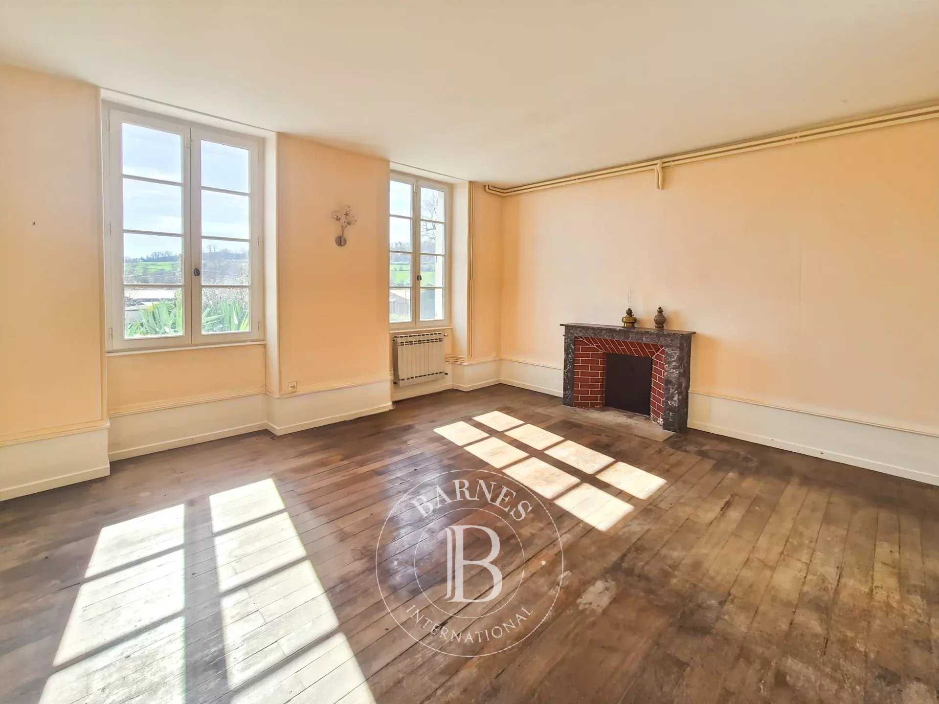 Chaptuzat  - Maison 5 Pi&egrave;ces 4 Chambres