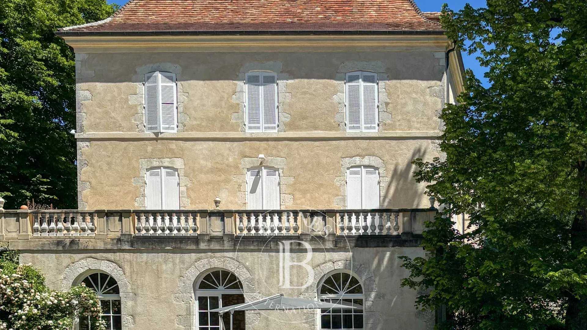 Bergerac  - Château 30 Pi&egrave;ces 11 Chambres