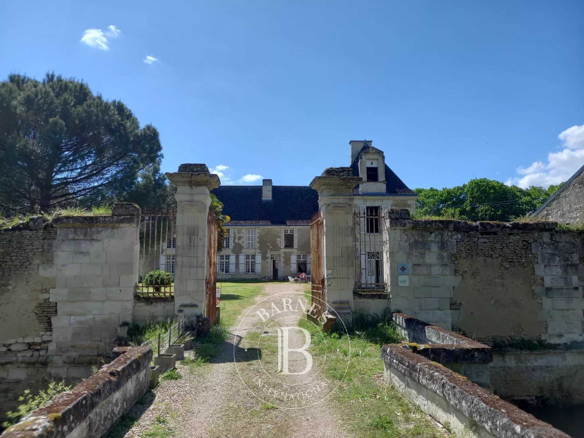 Châtellerault  - Château 18 Pièces 8 Chambres