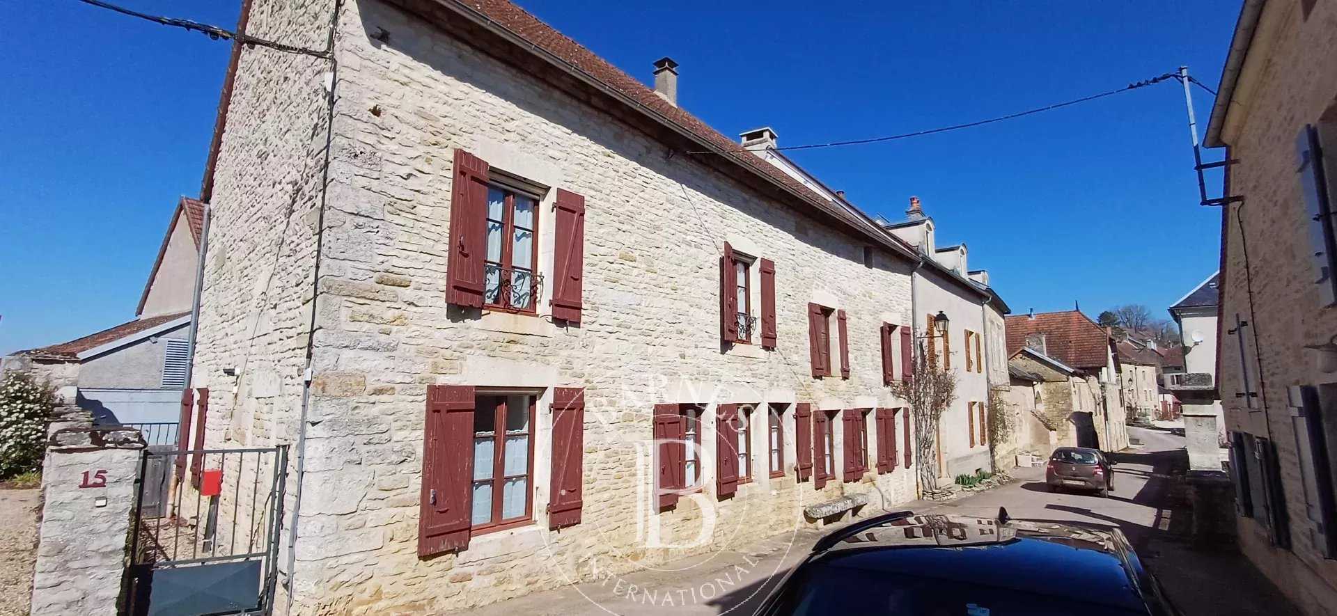 Mont-Saint-Jean  - Maison de village 13 Pi&egrave;ces 5 Chambres