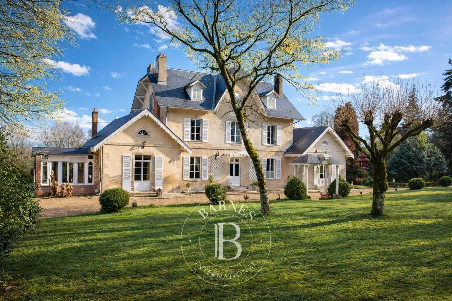 Bellac  - Manoir 15 Pi&egrave;ces 8 Chambres