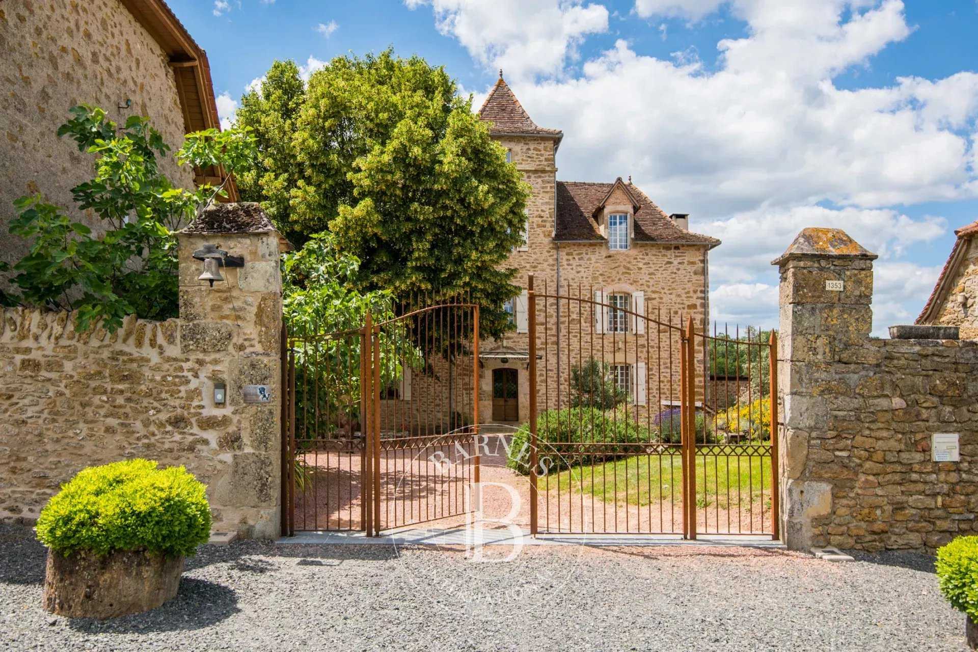 Rodez  - Propriété 15 Pi&egrave;ces 8 Chambres