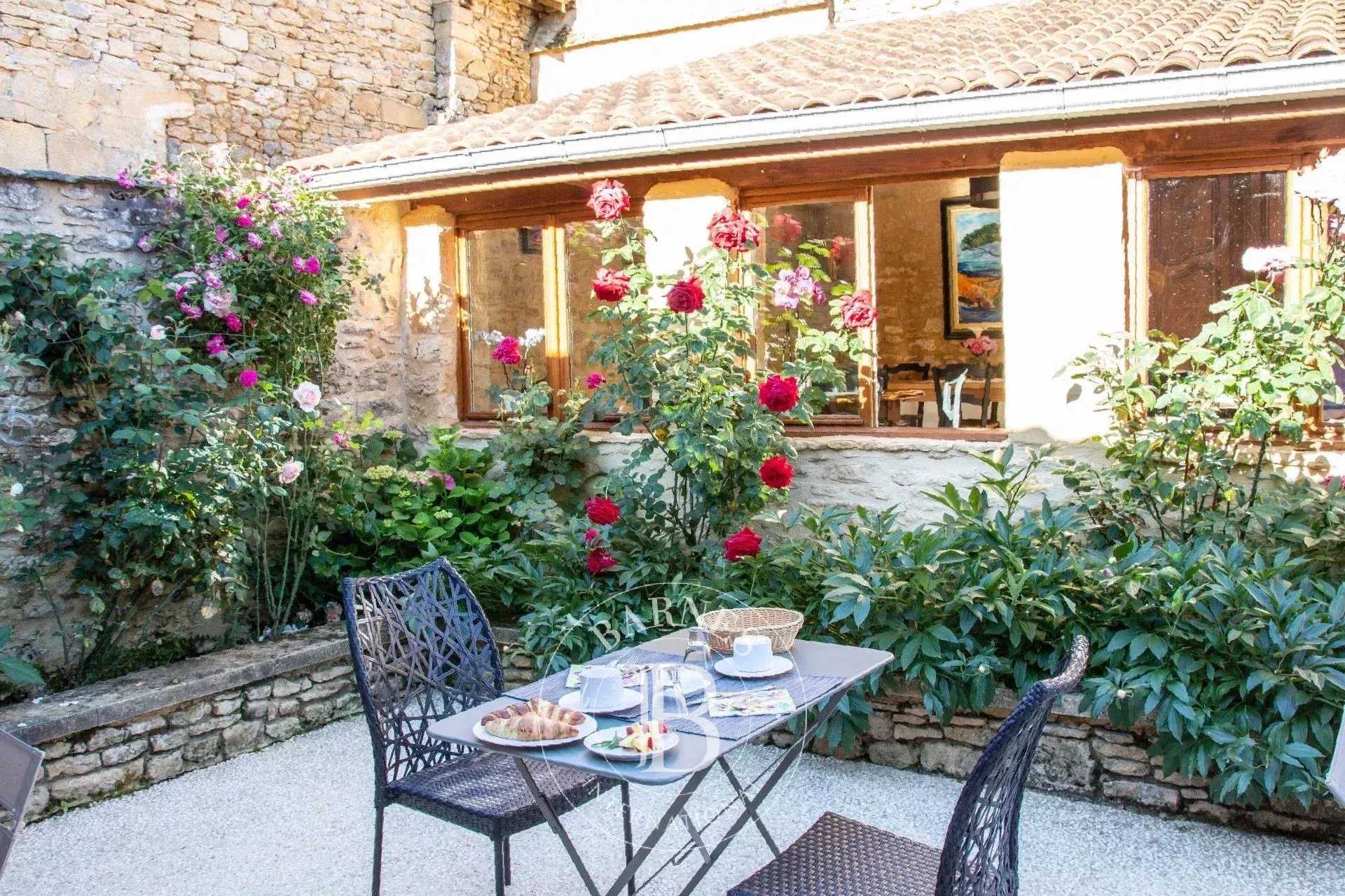 Marquay  - Propriété 26 Pièces 11 Chambres