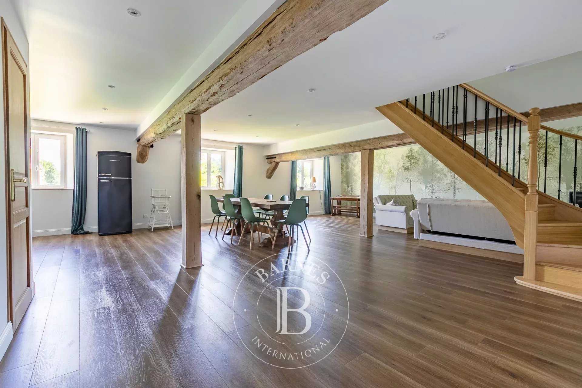 Senlis  - Property 5 Bedrooms