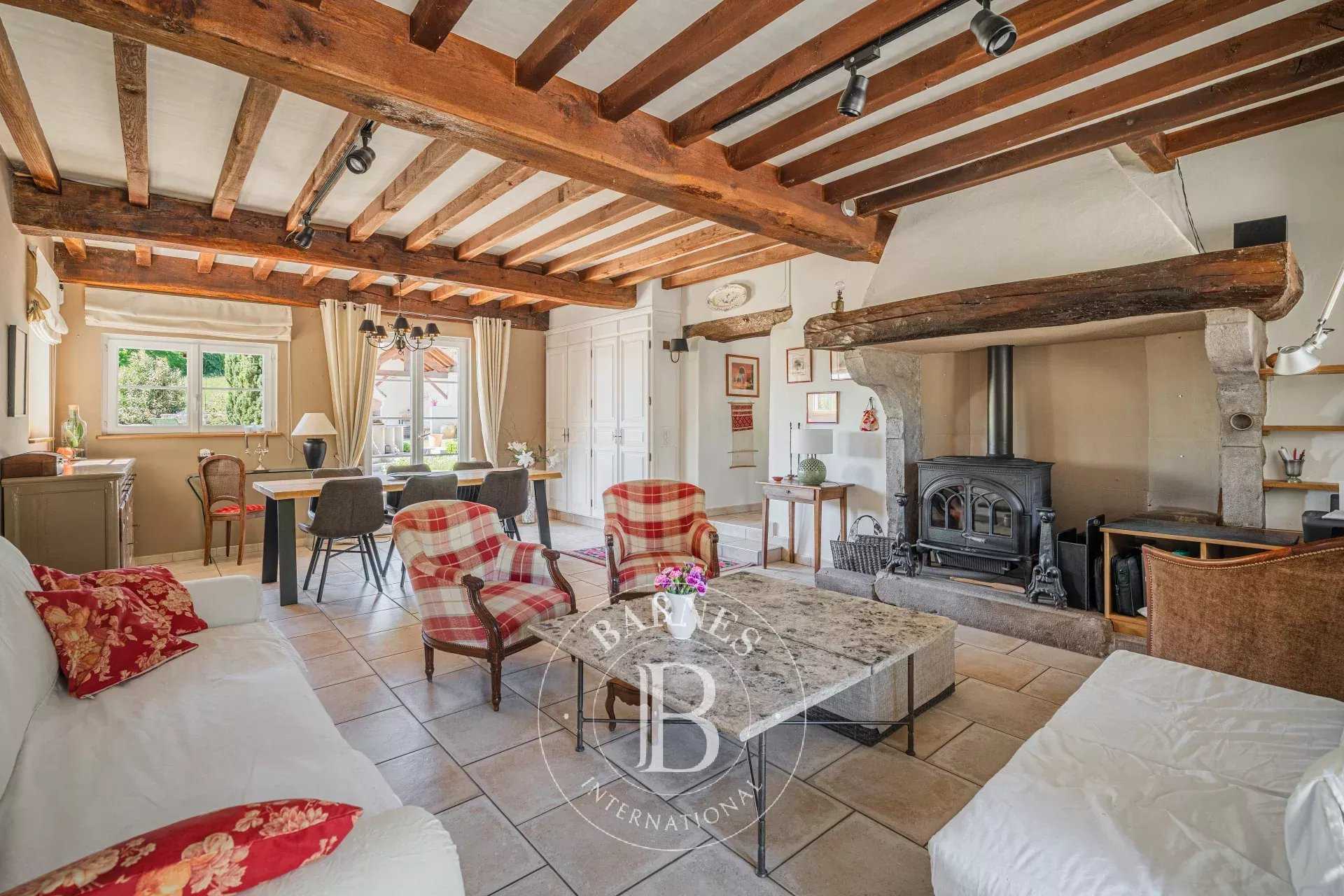 Bourgoin-Jallieu  - Maison 8 Pi&egrave;ces 5 Chambres