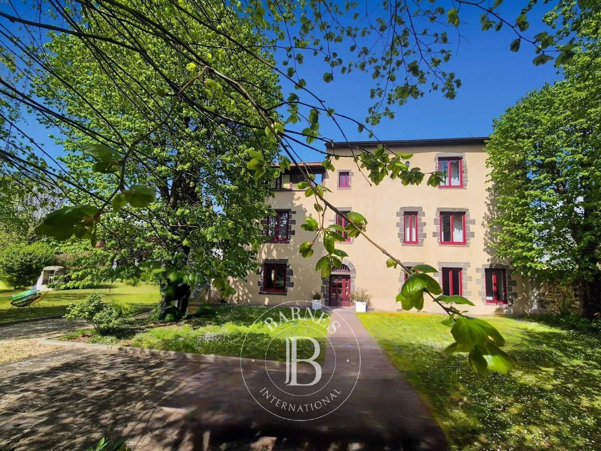 Varennes-sur-Morge  - Maison 9 Pi&egrave;ces 4 Chambres