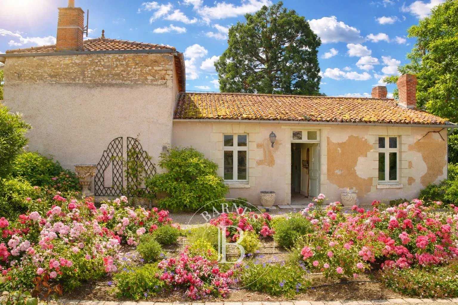 Loudun  - Maison de village 10 Pi&egrave;ces 5 Chambres