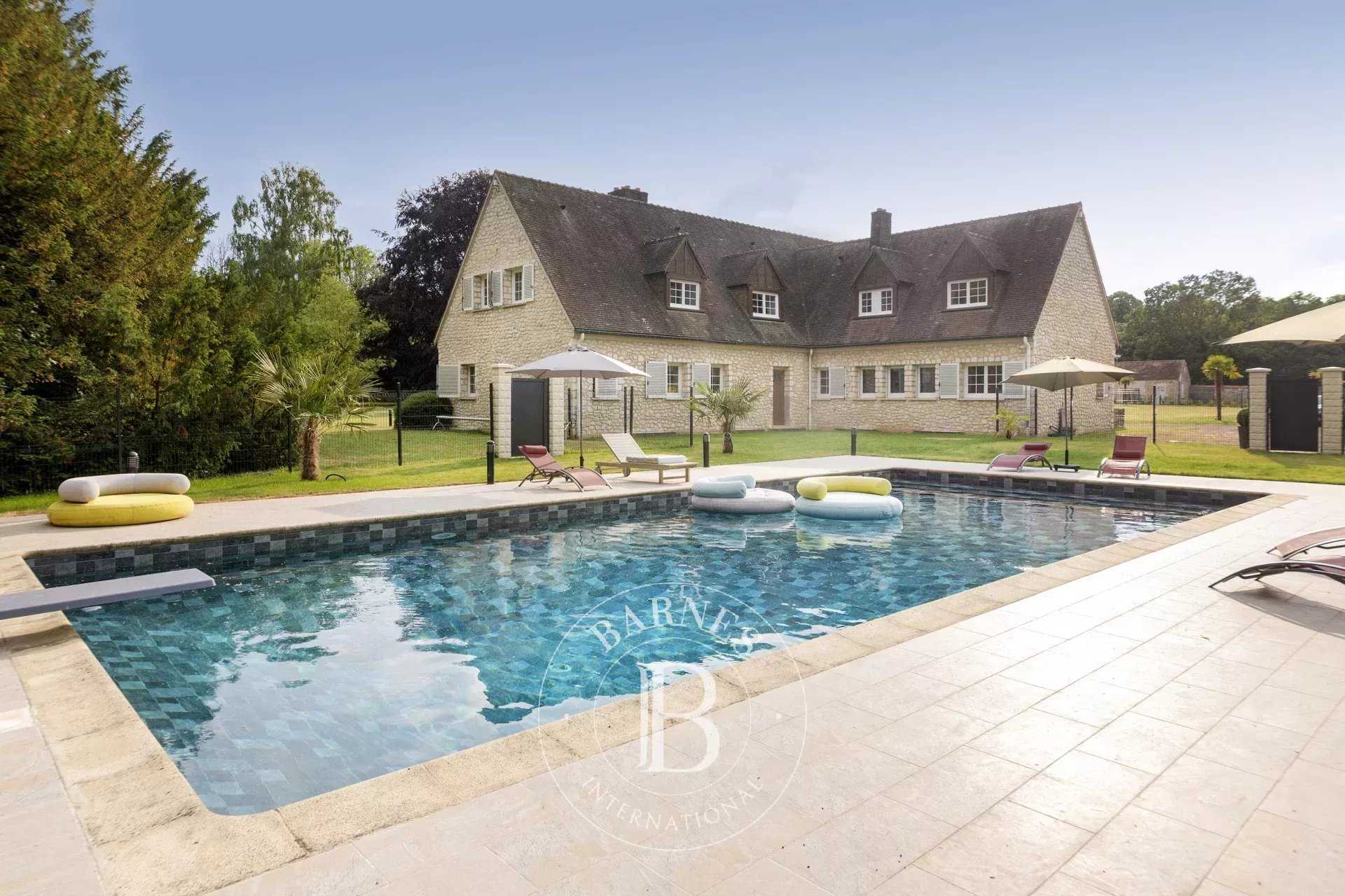 Champcueil  - Property 13 Bedrooms