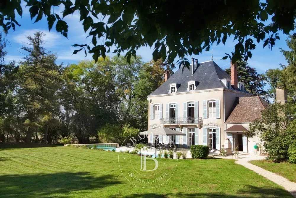 Bourgogne - Château - parc et piscine