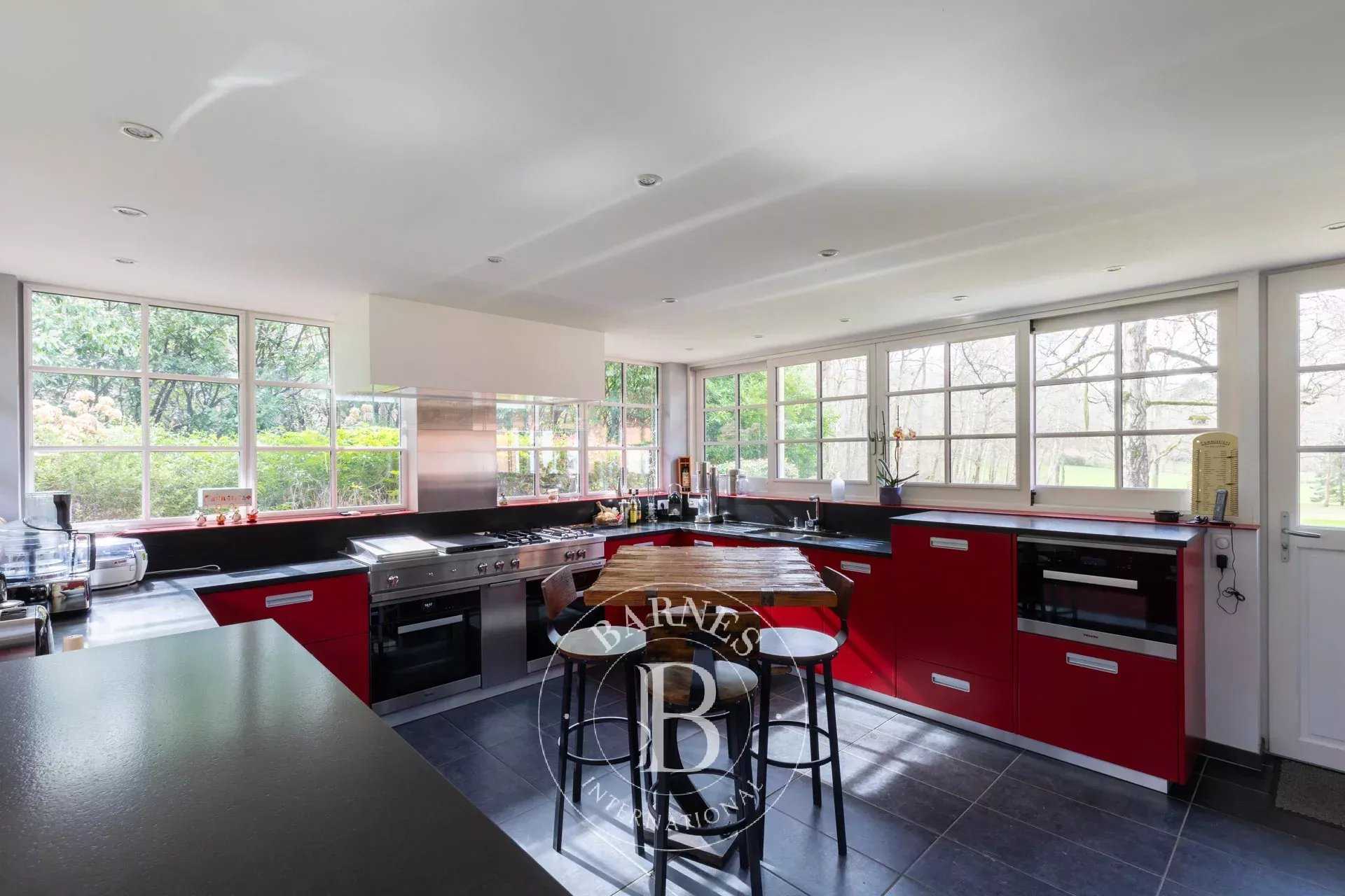 Adainville  - House 8 Bedrooms