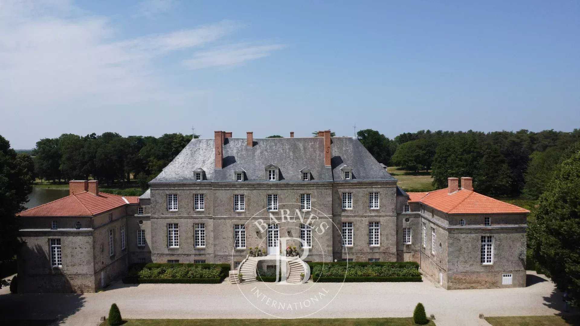 Nantes  - Château 18 Pièces 7 Chambres
