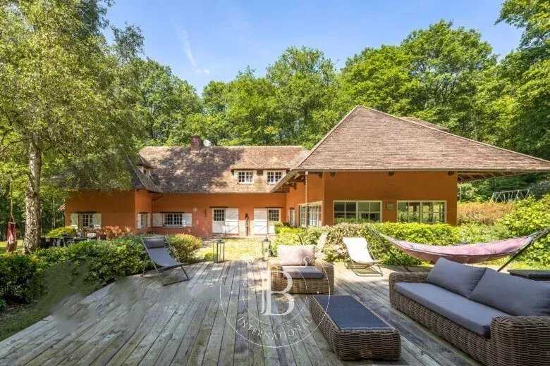 Adainville  - House 8 Bedrooms