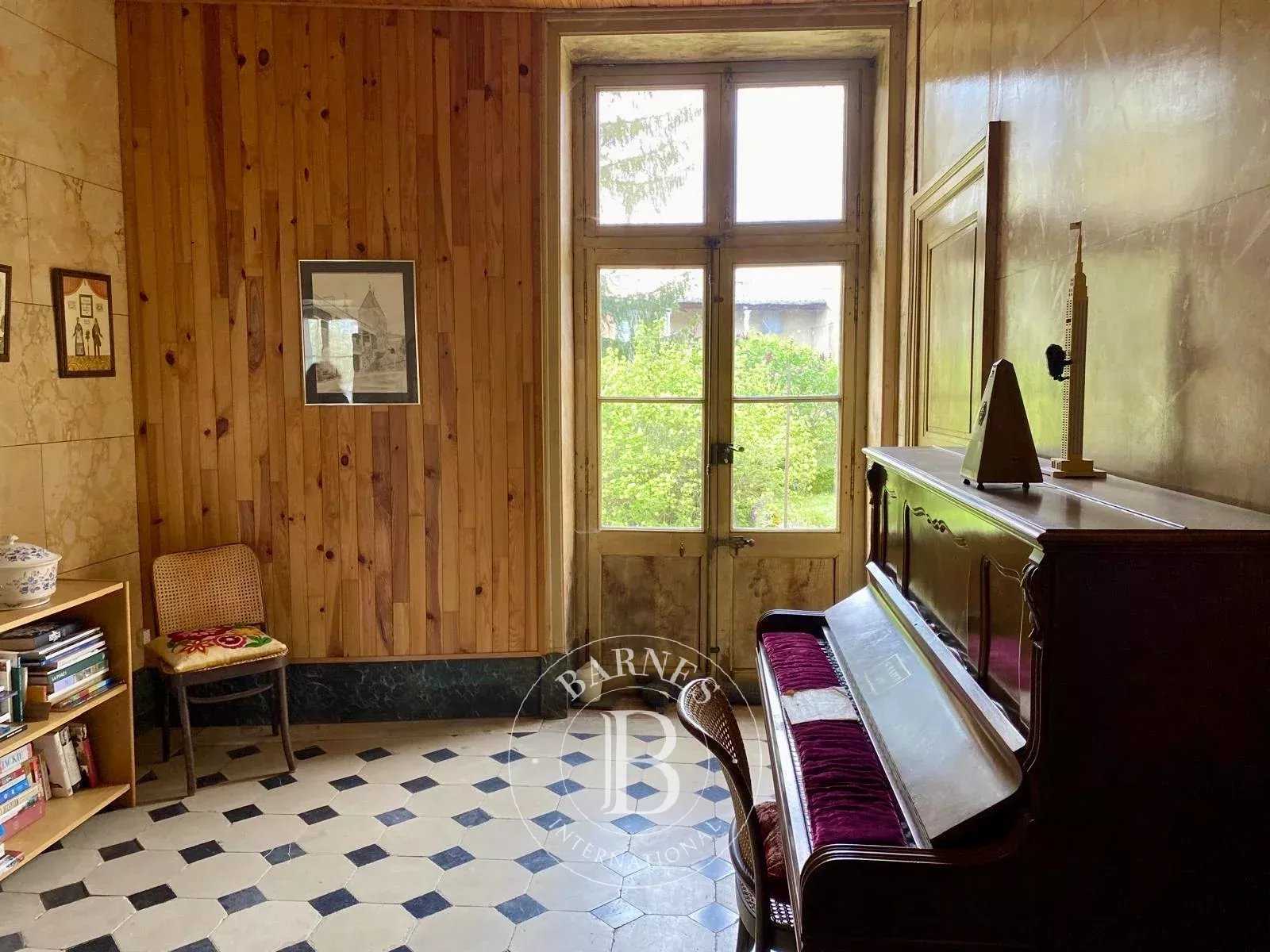 Tournus  - Propriété 18 Pièces 8 Chambres