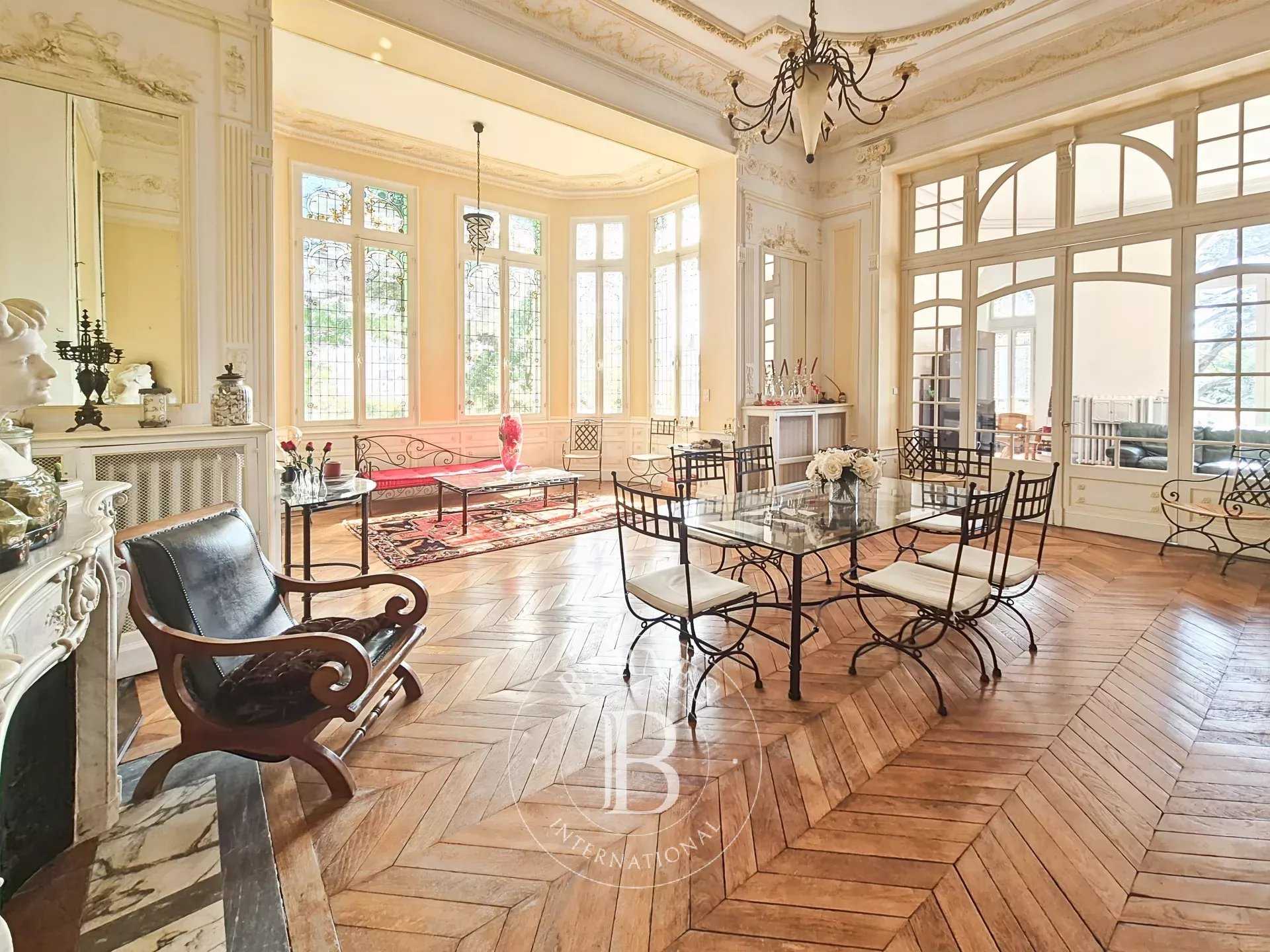 Châtel-Guyon  - Property 10 Bedrooms