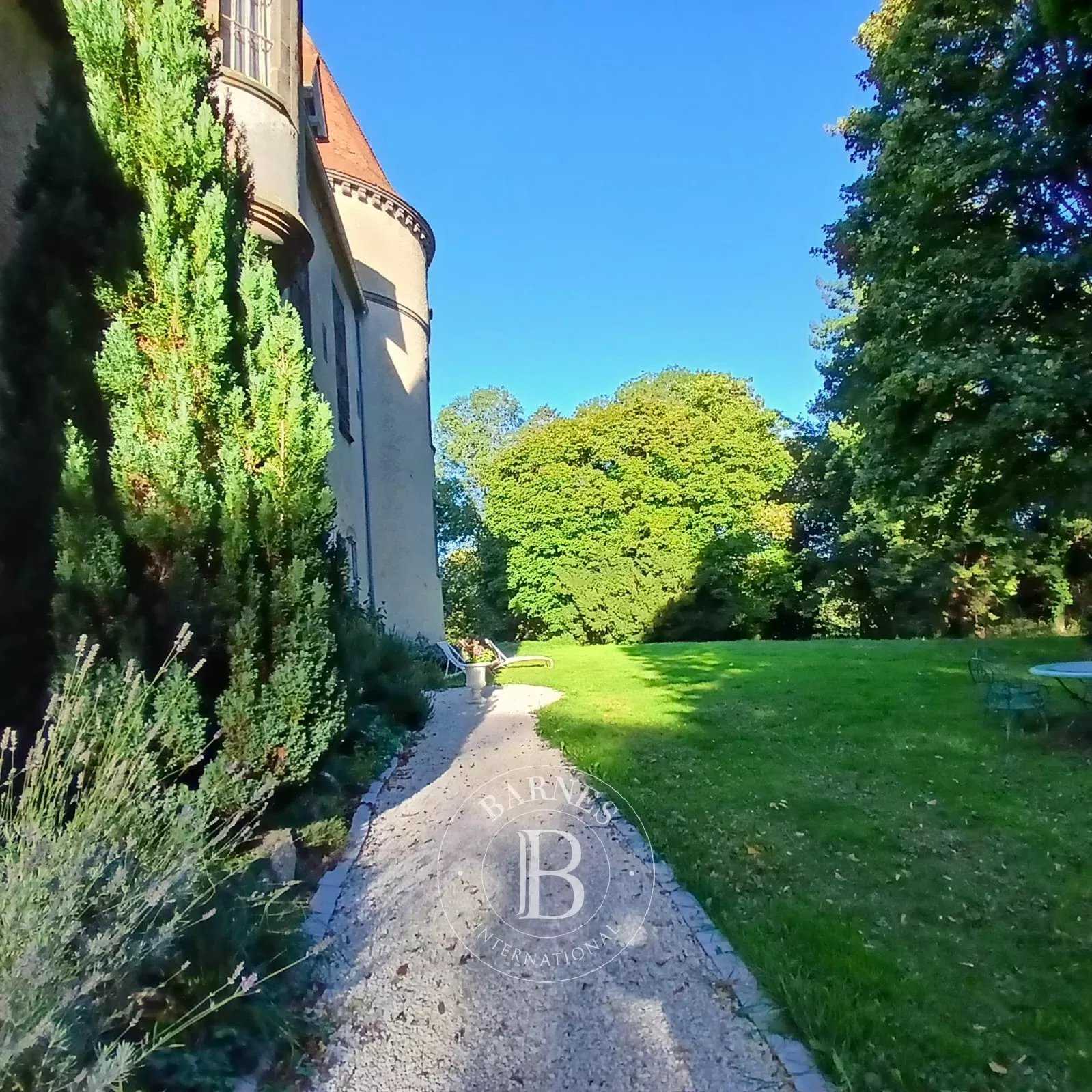 Blot-l'Église  - Castle 8 Bedrooms