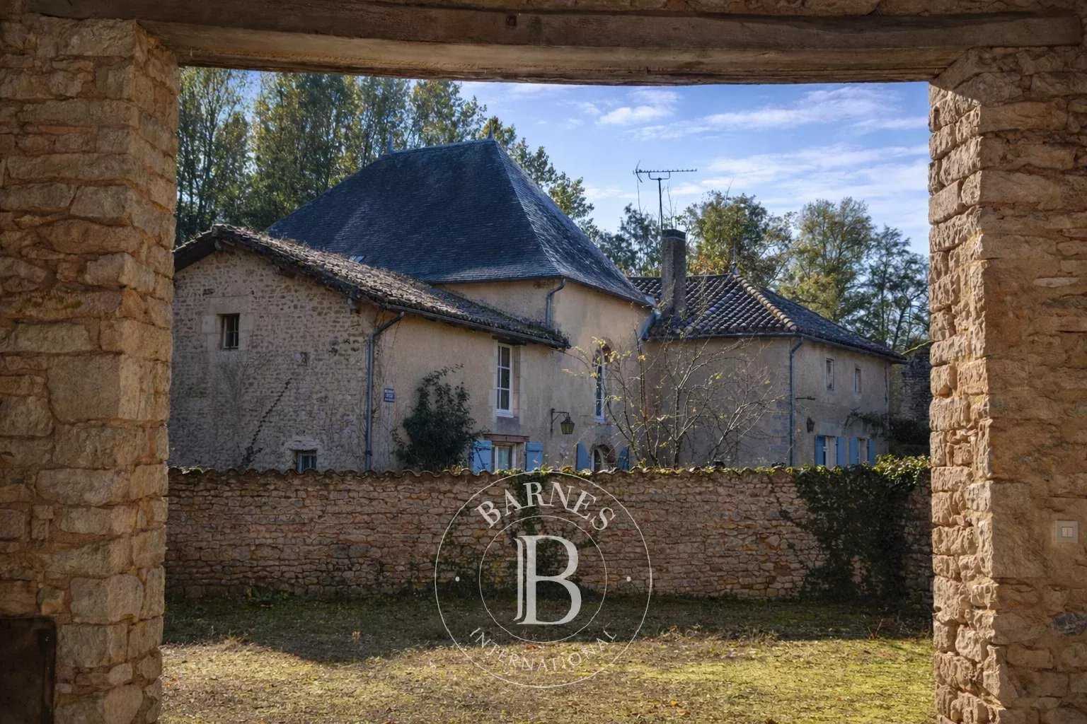 Poitiers  - Maison 9 Pi&egrave;ces 5 Chambres