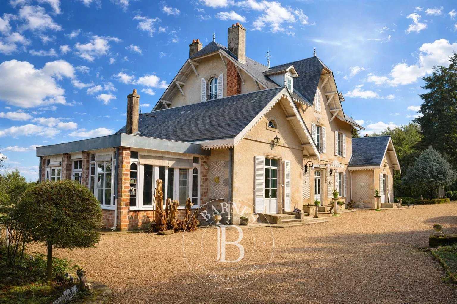 Bellac  - Manoir 15 Pi&egrave;ces 8 Chambres