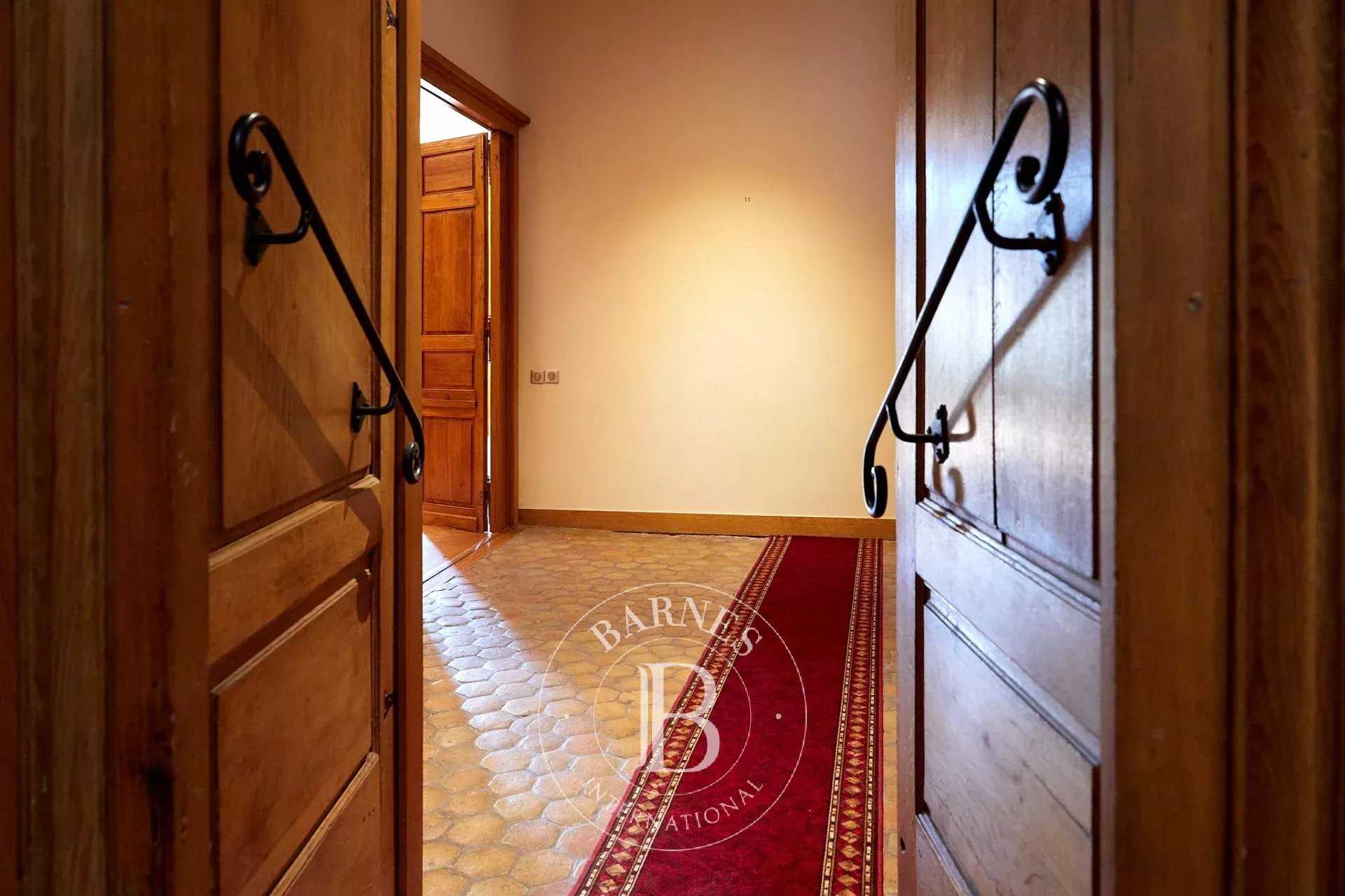 Beaune  - Palacete 18 Cuartos 5 Habitaciones