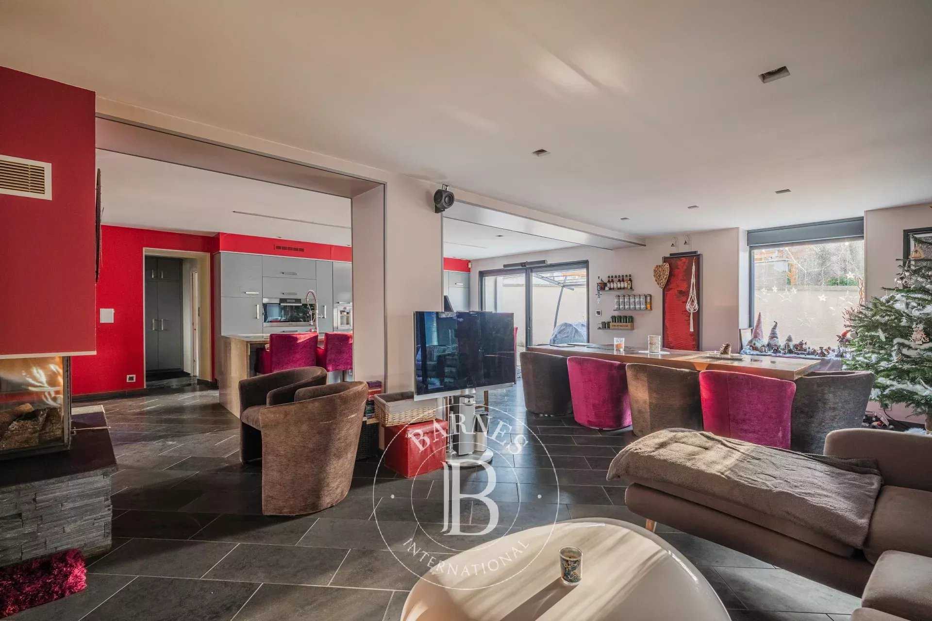 Corbelin  - Maison 12 Pi&egrave;ces 5 Chambres