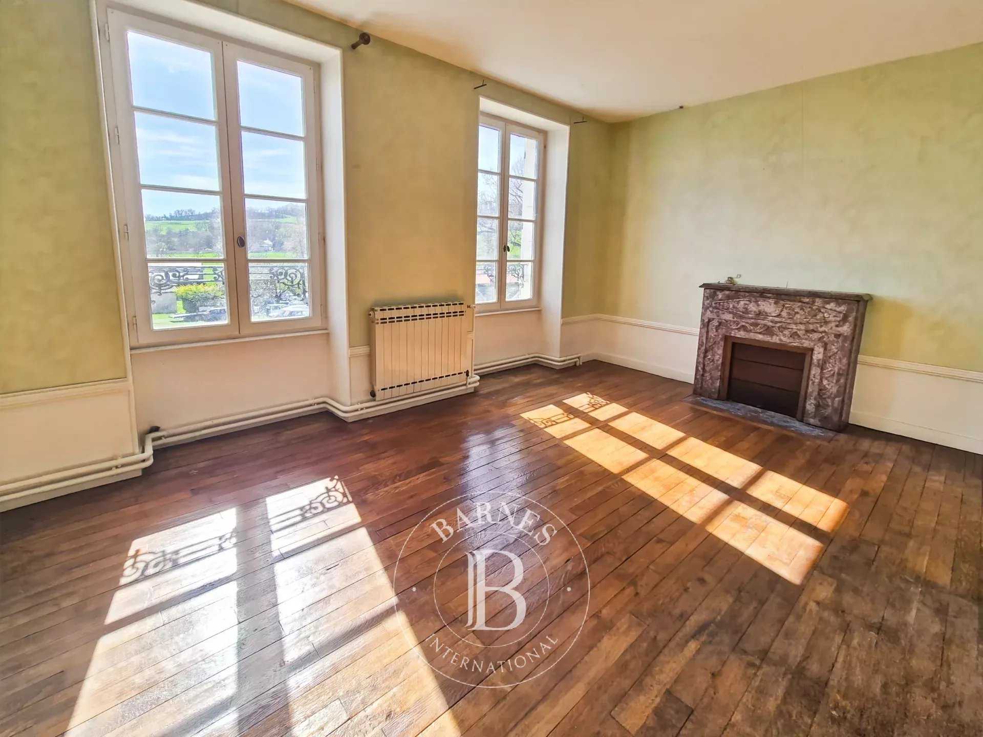 Chaptuzat  - Maison 5 Pi&egrave;ces 4 Chambres