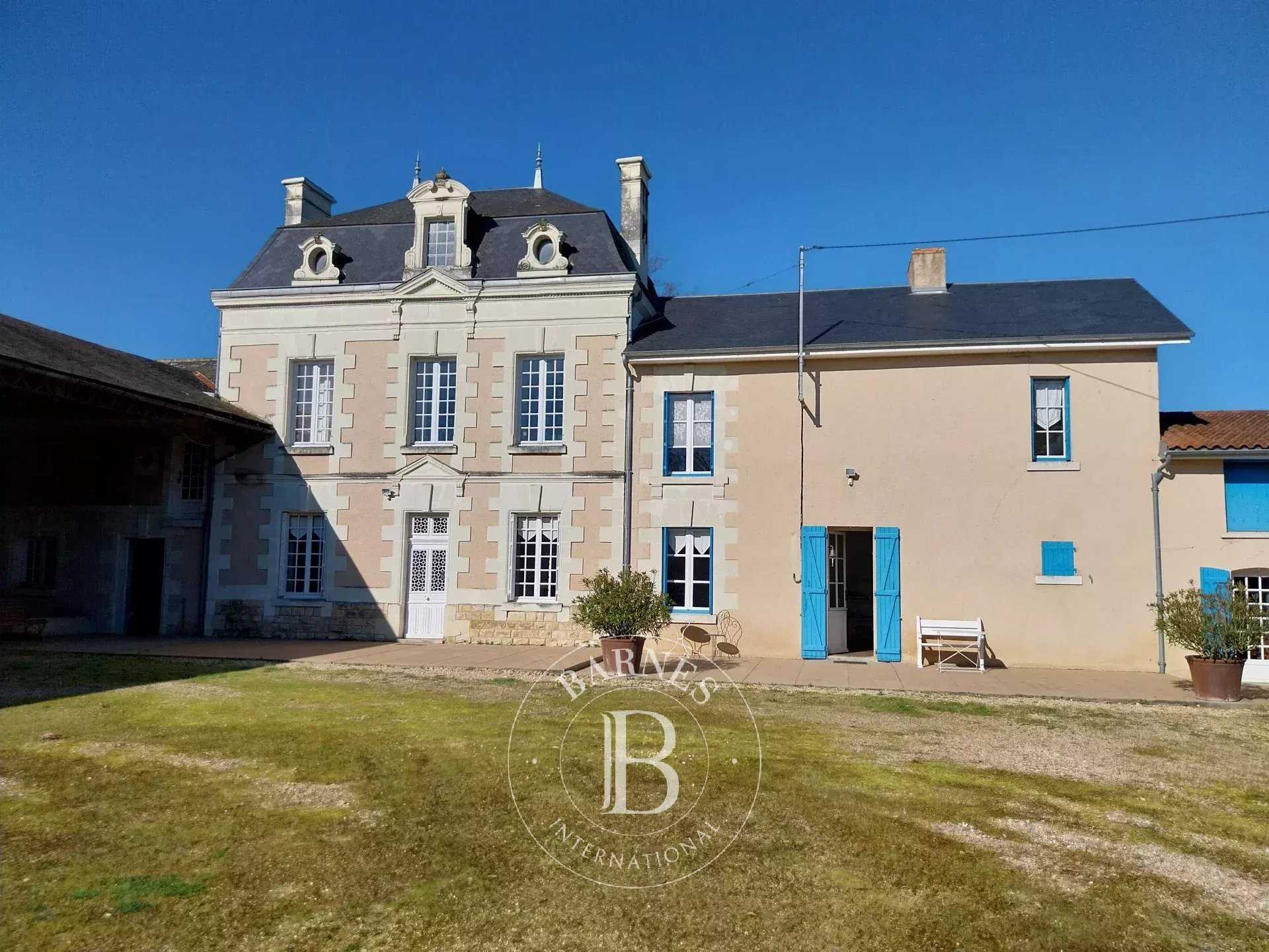 Loudun  - Maison 10 Pi&egrave;ces 7 Chambres