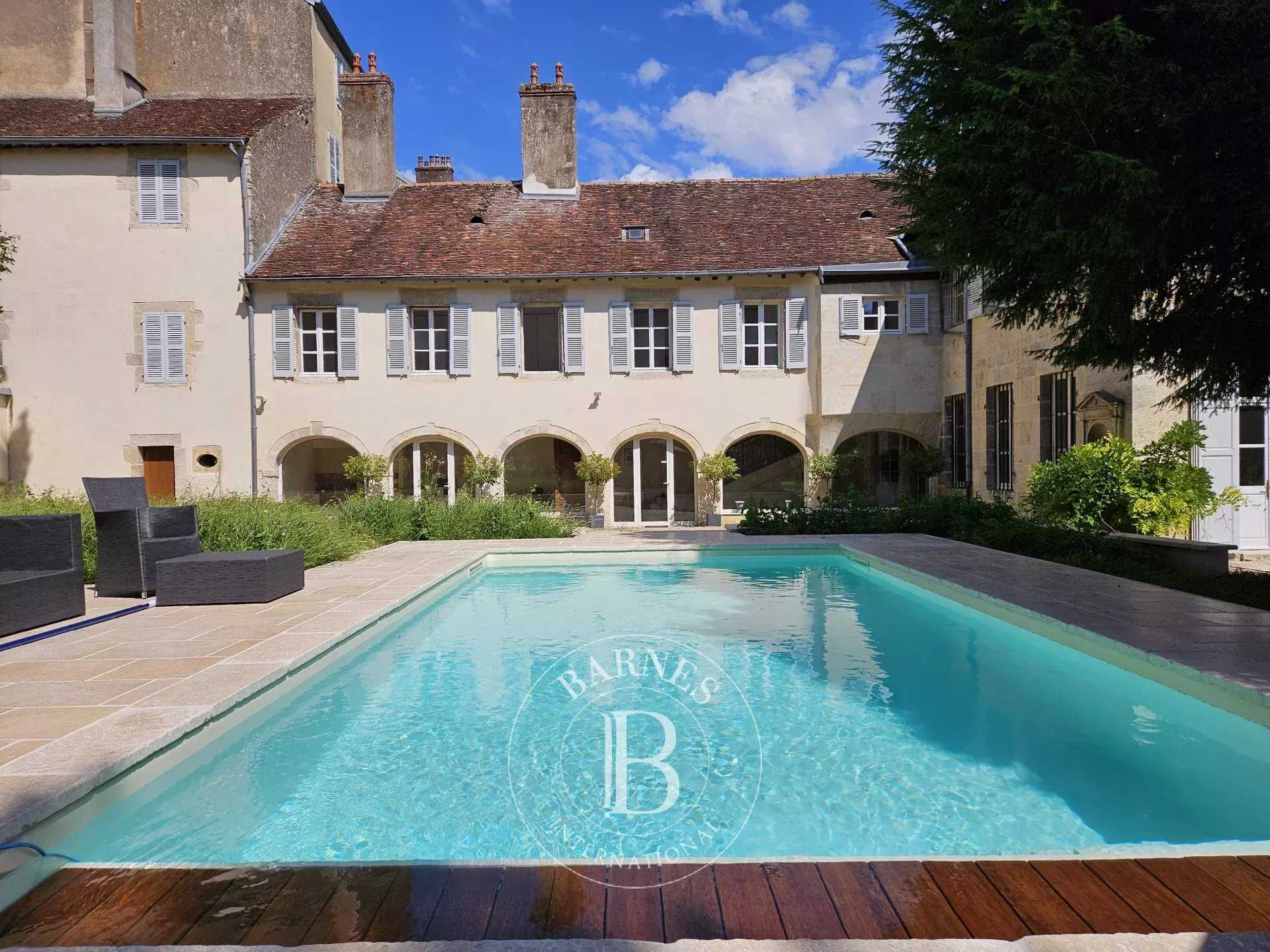 Dole  - Hôtel particulier 15 Pi&egrave;ces 5 Chambres