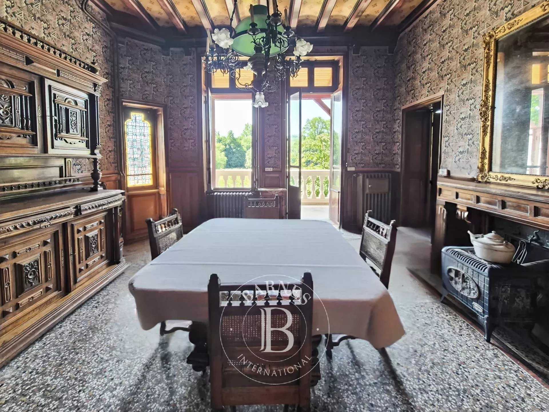 Perrier  - Manor house 8 Bedrooms