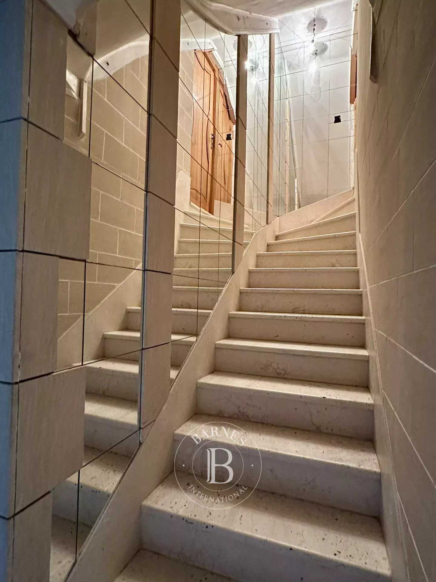 Évry-Courcouronnes  - Maison 9 Pi&egrave;ces 7 Chambres