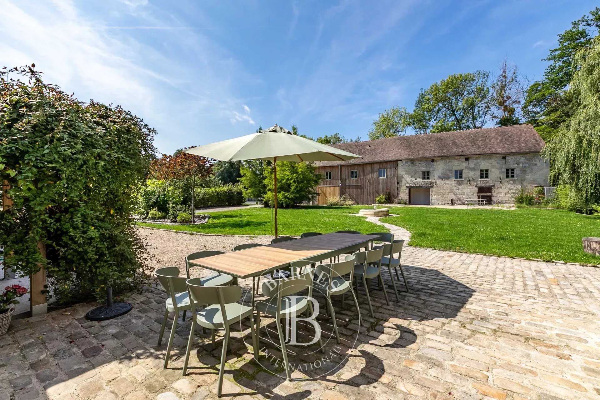 Senlis  - Property 5 Bedrooms