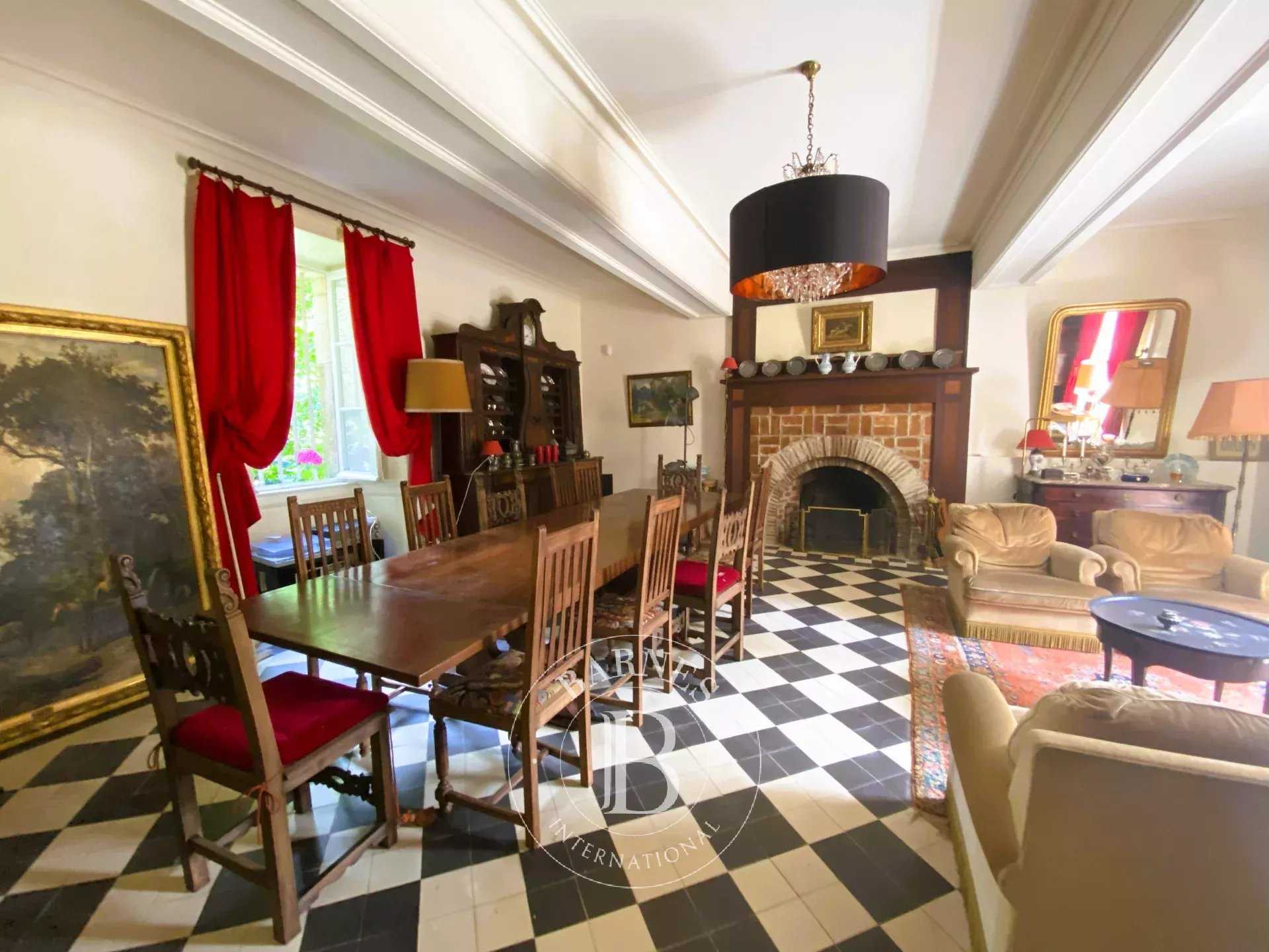 Rennes  - Château 11 Pi&egrave;ces 8 Chambres