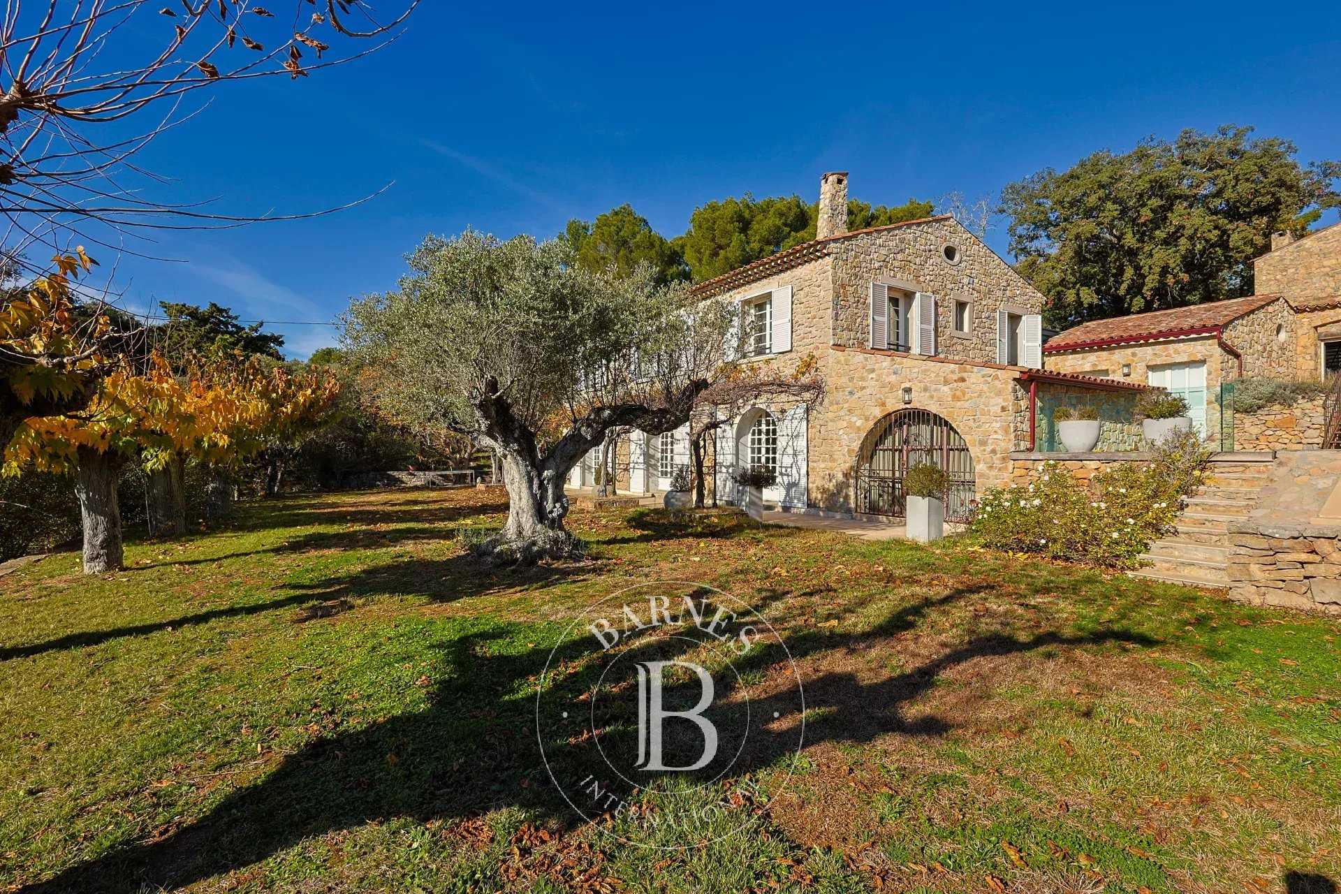 Le Luc  - Propriété 12 Pi&egrave;ces 8 Chambres