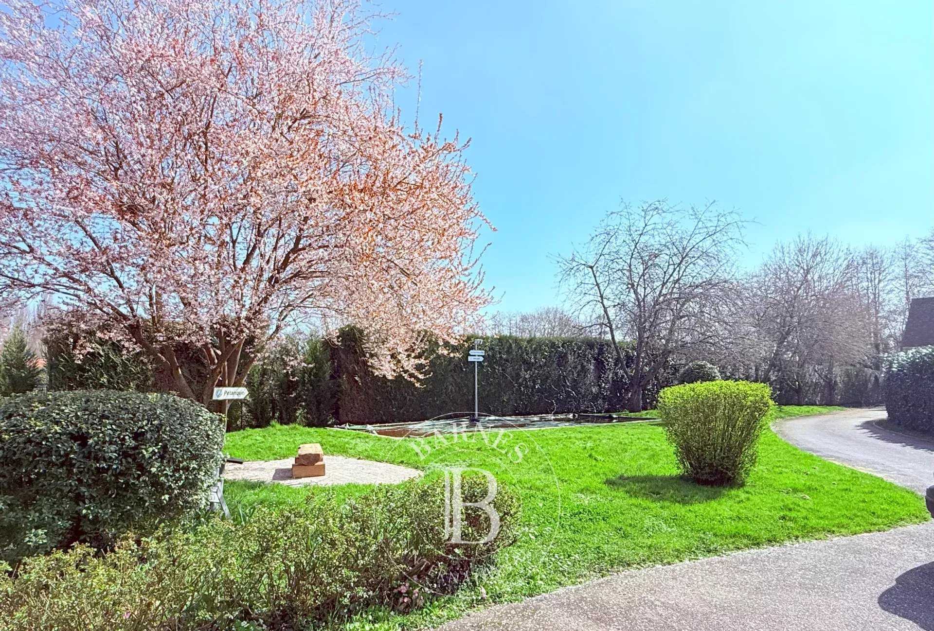 Rambouillet  - Maison 14 Pi&egrave;ces 9 Chambres