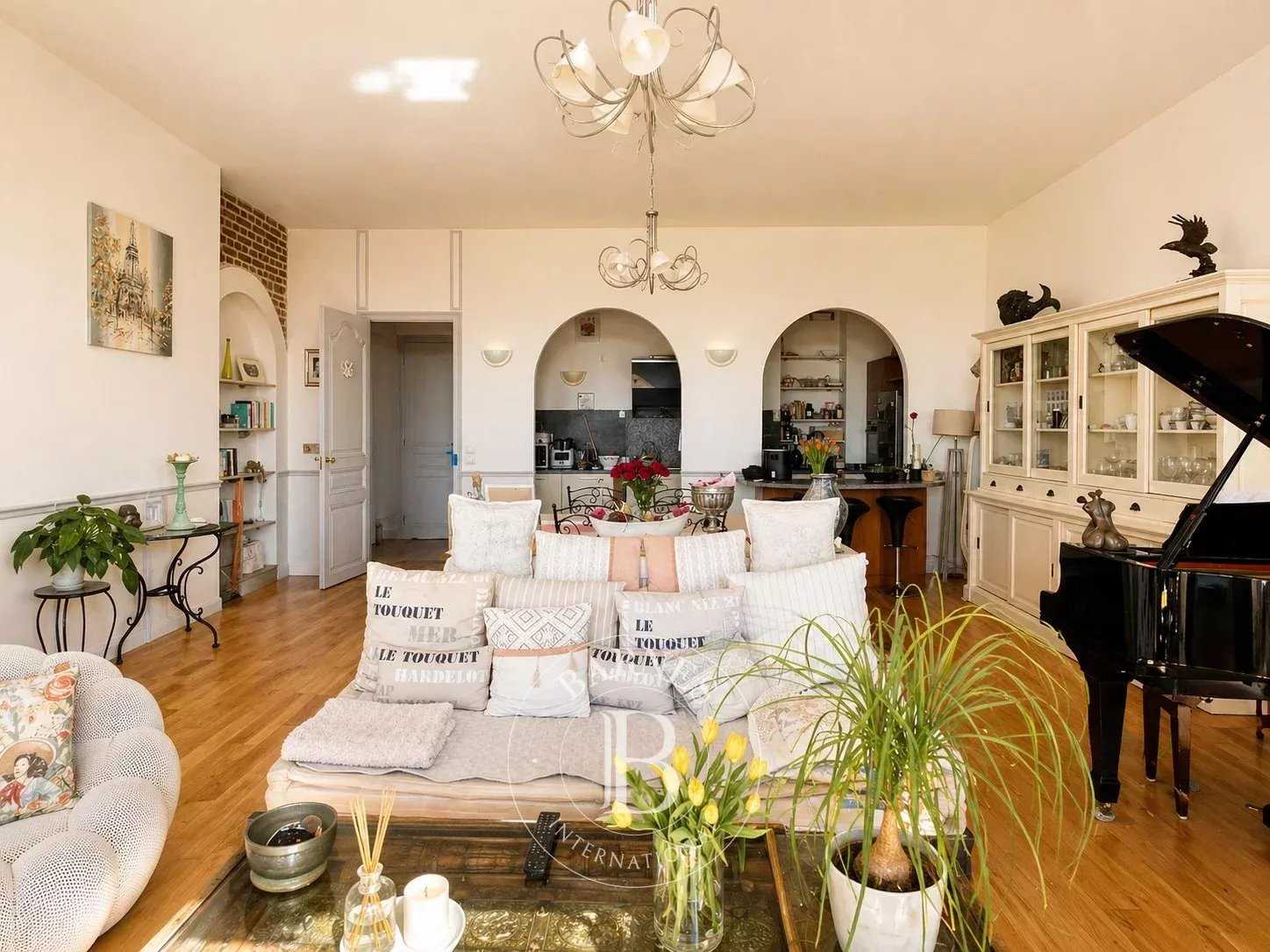 Compiègne  - Appartement 5 Pi&egrave;ces 3 Chambres