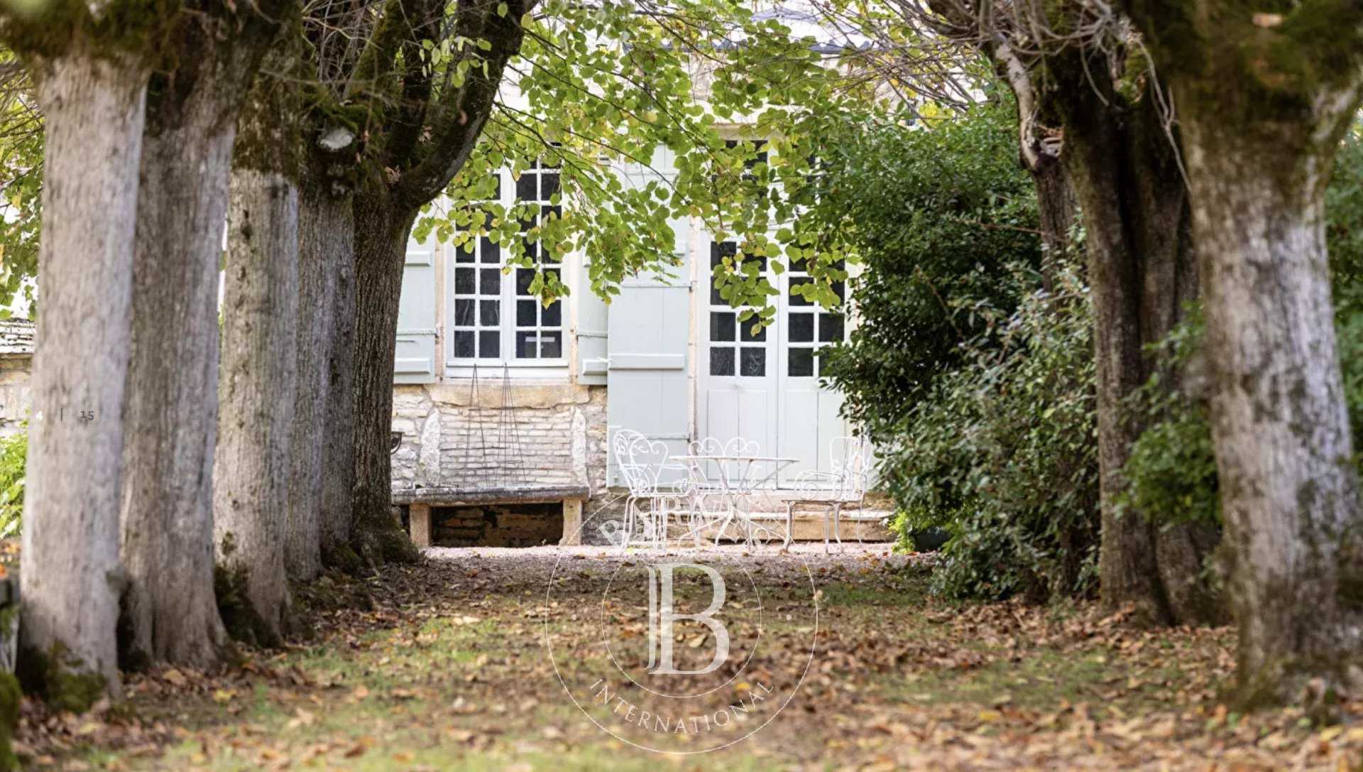 Givry  - Propriété 17 Pièces 8 Chambres