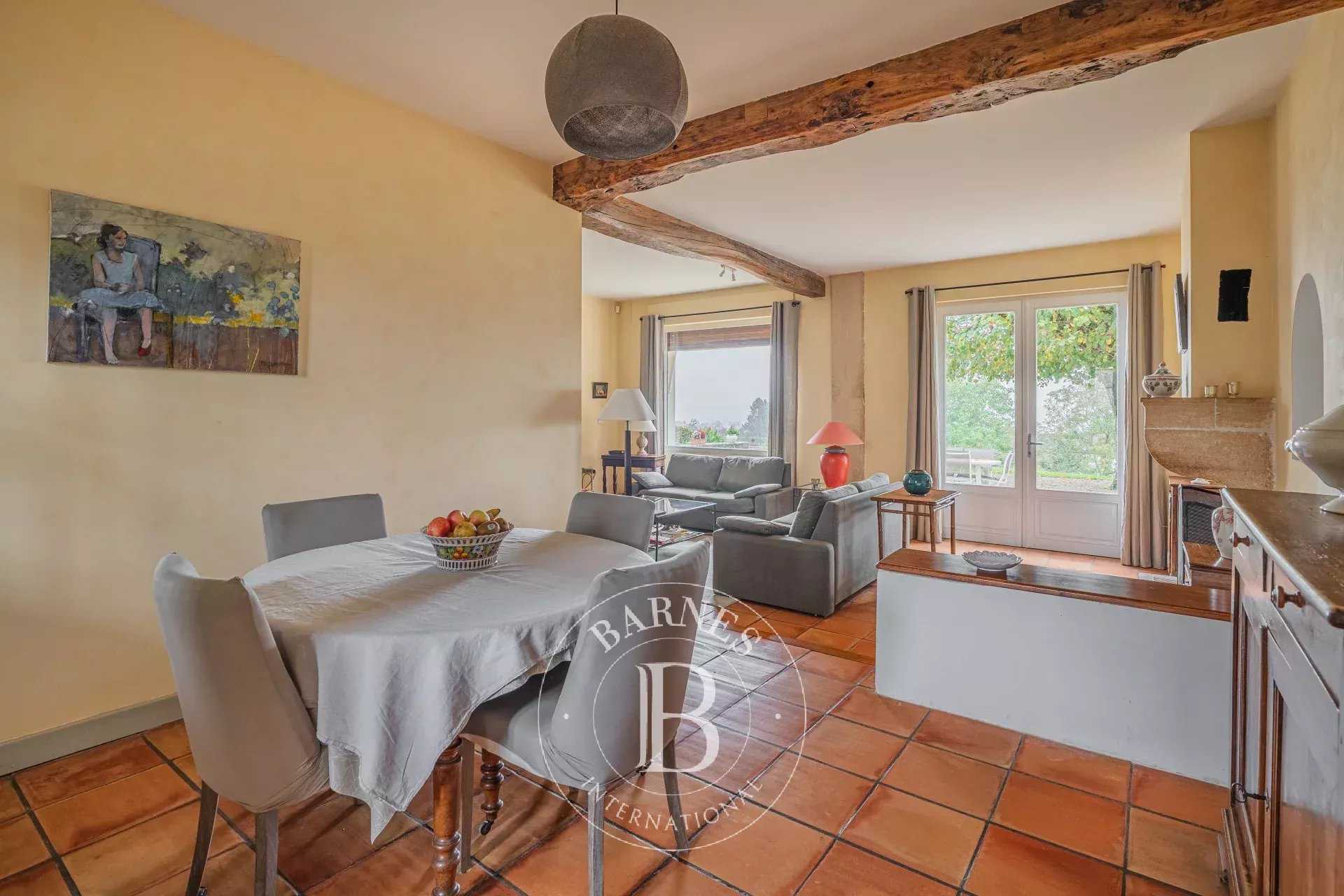 Maubec  - Propriété 18 Pi&egrave;ces 10 Chambres