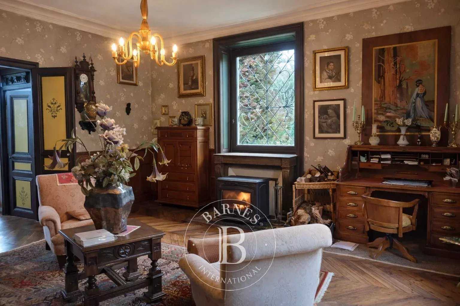 Bellac  - Manoir 15 Pi&egrave;ces 8 Chambres