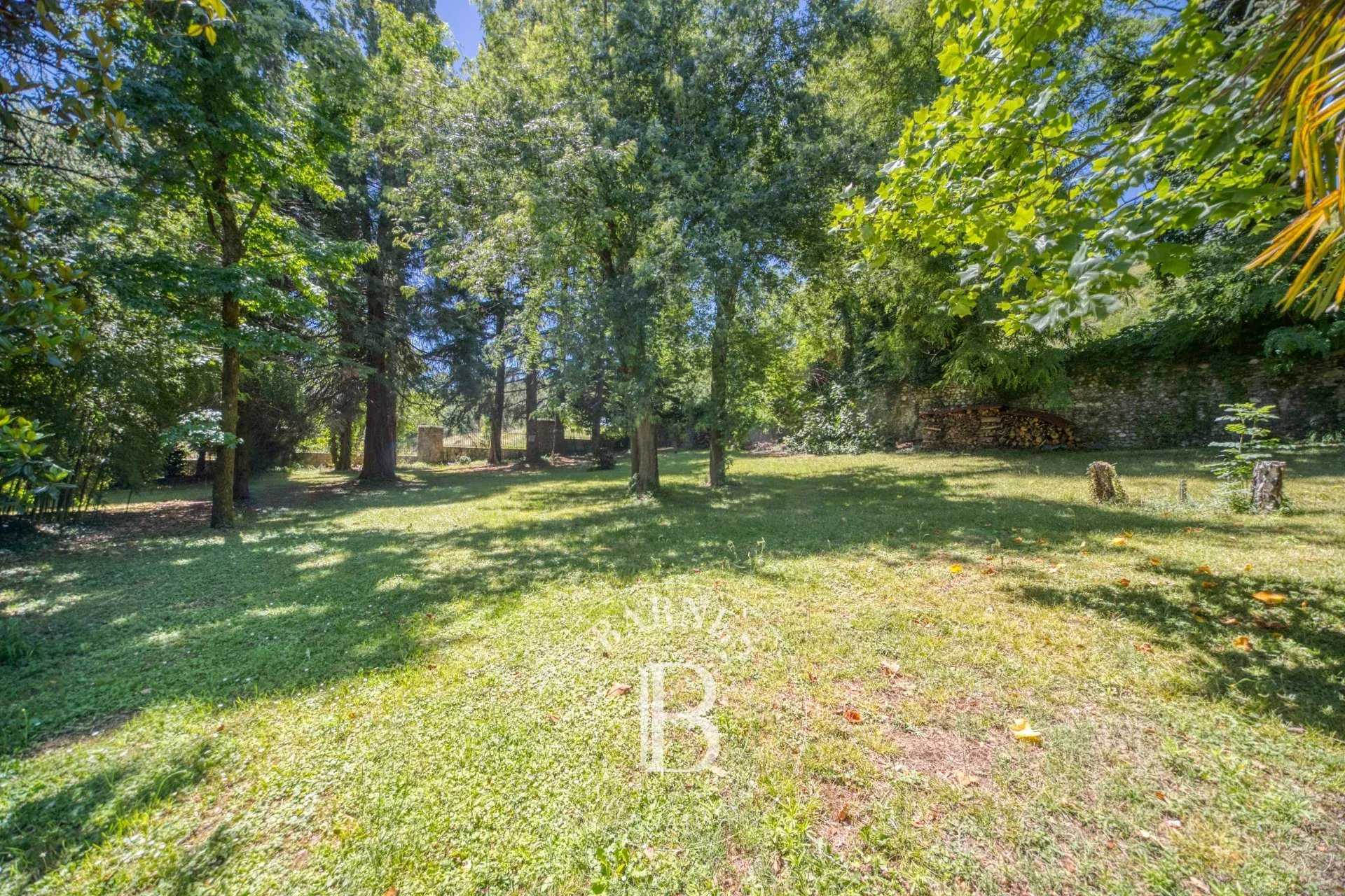 Voiron  - Propriété 7 Pièces 4 Chambres