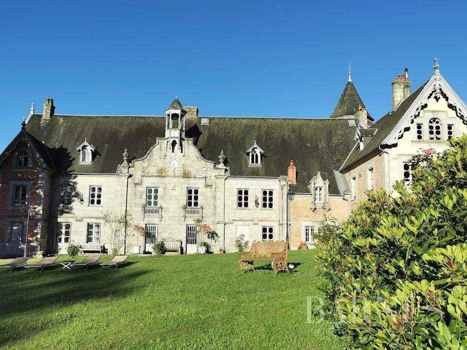 Aubusson  - Château 16 Pièces 8 Chambres