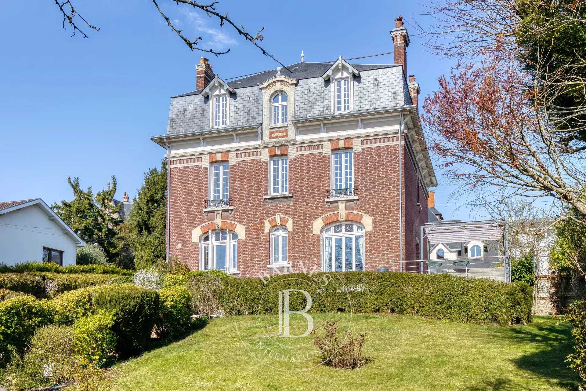 Mont-Saint-Aignan  - Maison 9 Pi&egrave;ces 7 Chambres