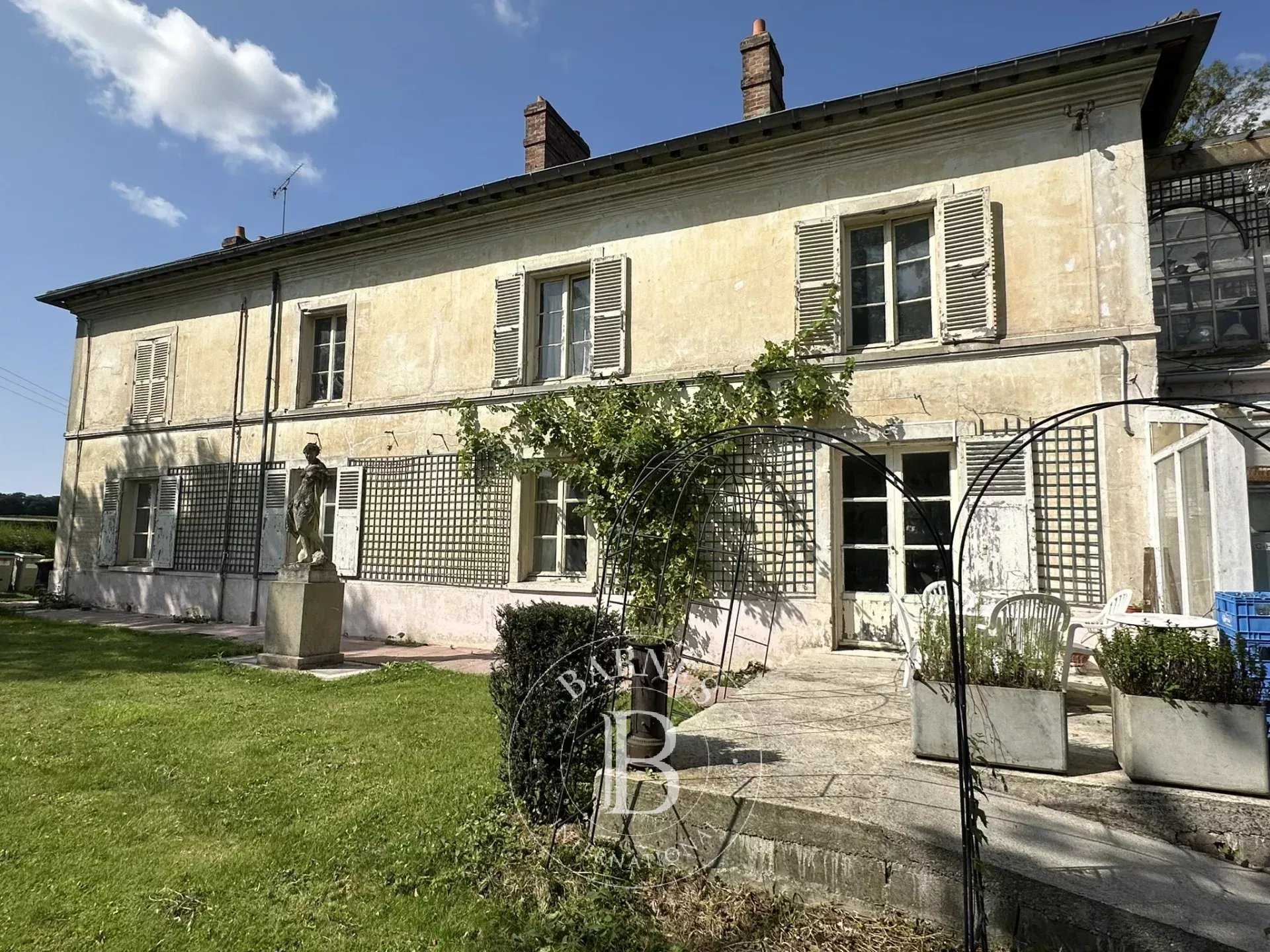 Janvry  - Maison 14 Pièces 10 Chambres