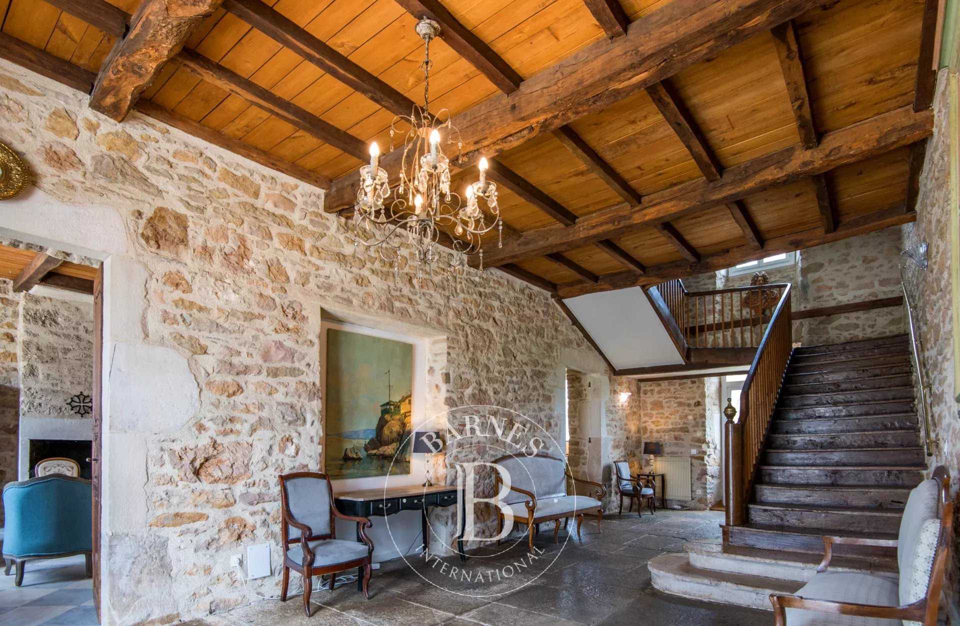 Figeac  - Propriété 15 Pièces 12 Chambres