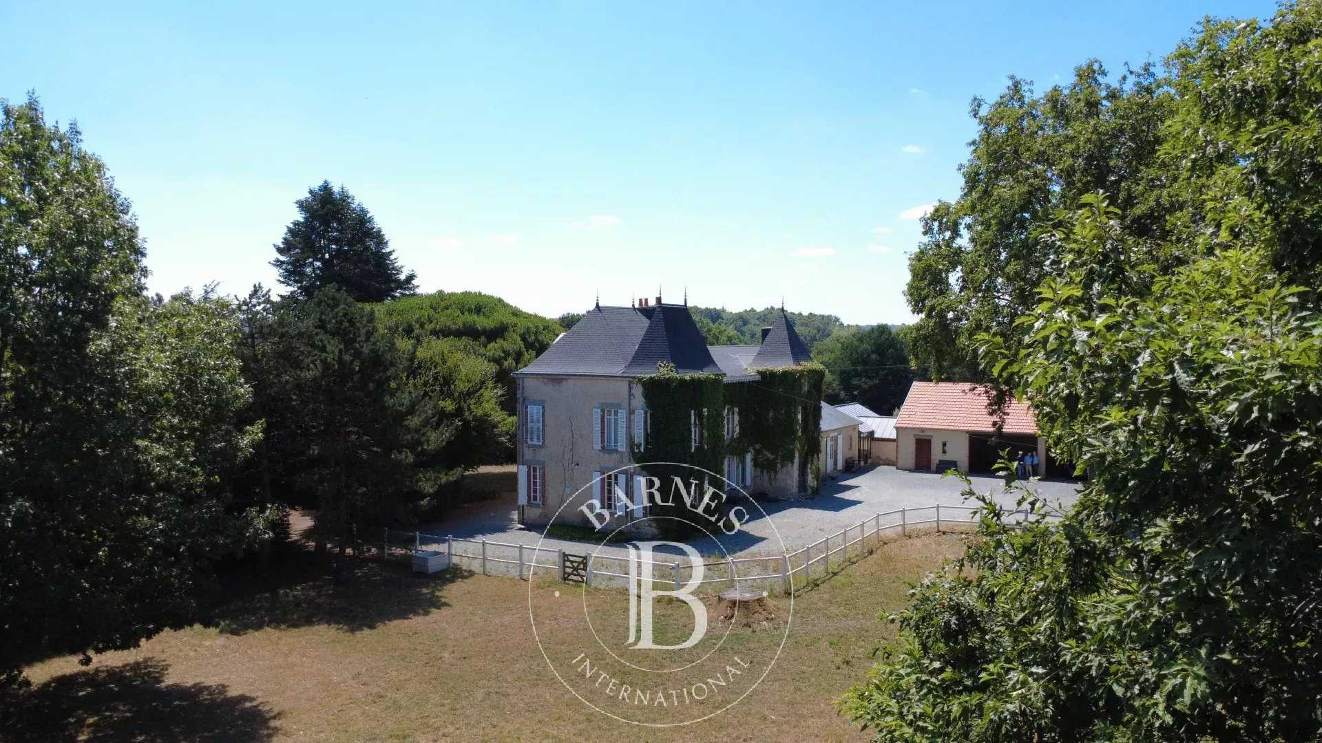 Pouzauges  - Manoir 10 Pi&egrave;ces 5 Chambres