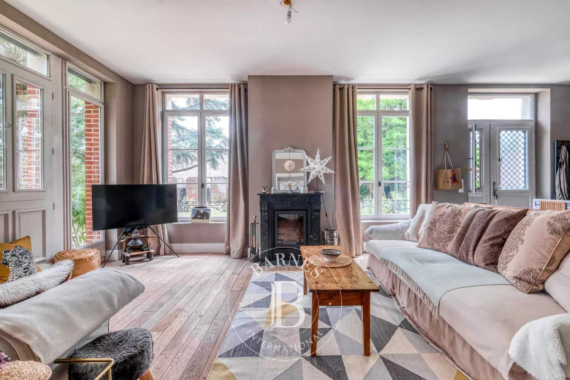 Chantilly  - Maison 7 Pi&egrave;ces 5 Chambres