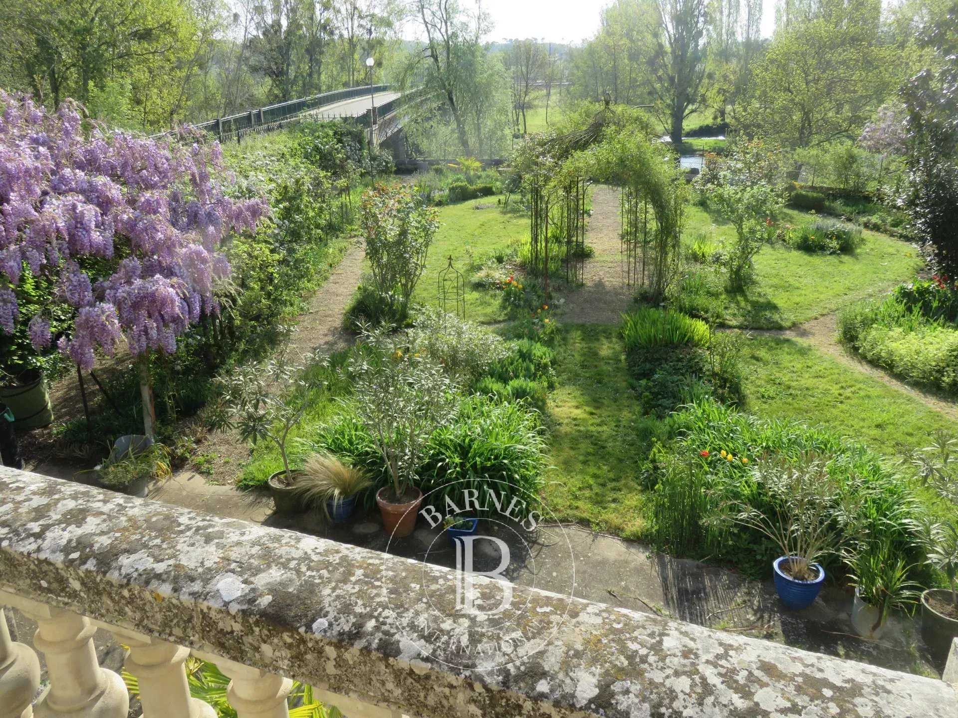 La Roche-Posay  - Hôtel particulier 12 Pi&egrave;ces 7 Chambres