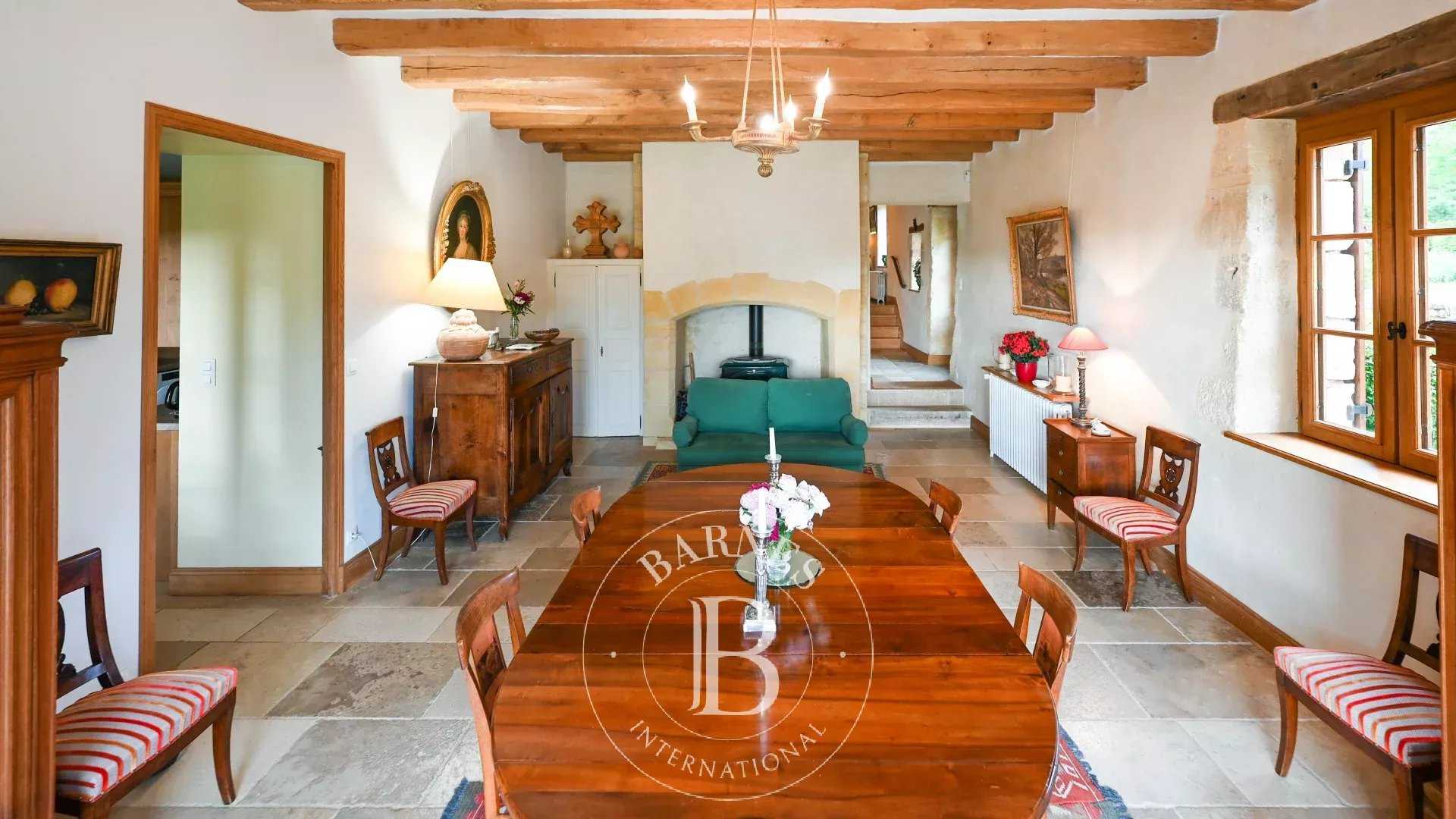 Lalinde  - Property 5 Bedrooms