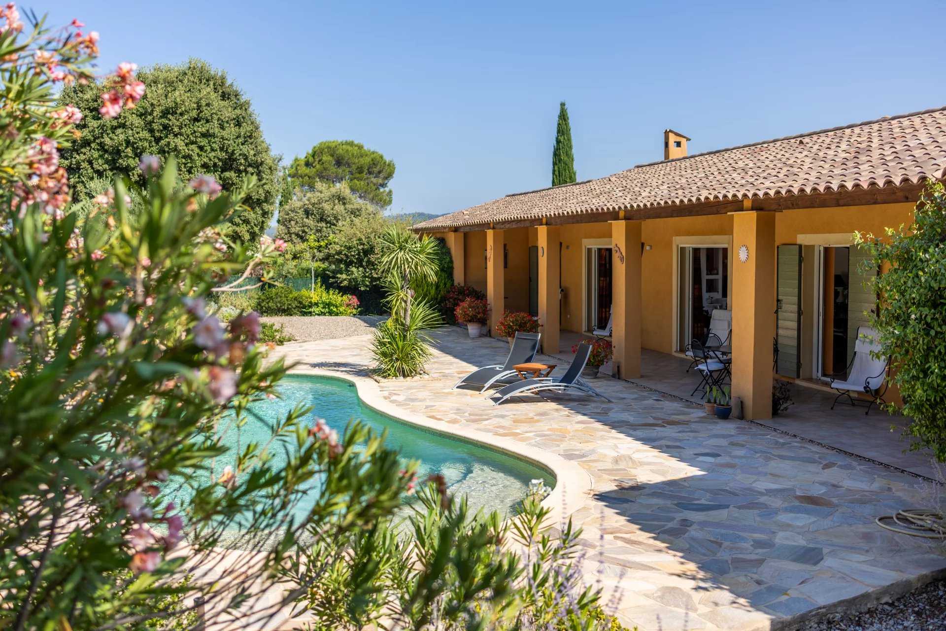 Lorgues  - Villa 7 Pi&egrave;ces 5 Chambres